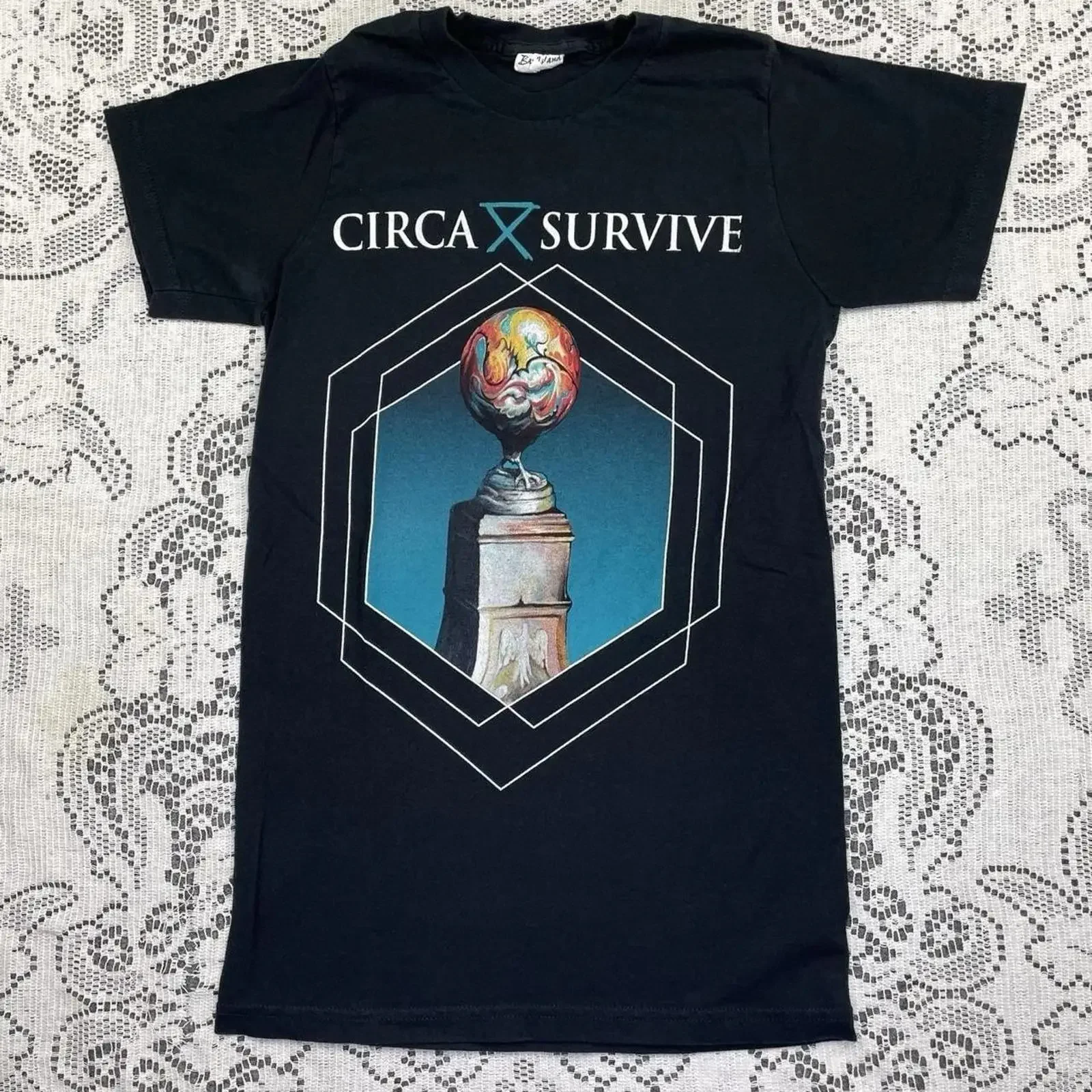 Camiseta de la banda Circa Survive, color negro, talla pequeña, estilo vintage de los años 2000, post-hardcore rock, lavada, elástica y elegante, para uso diario.