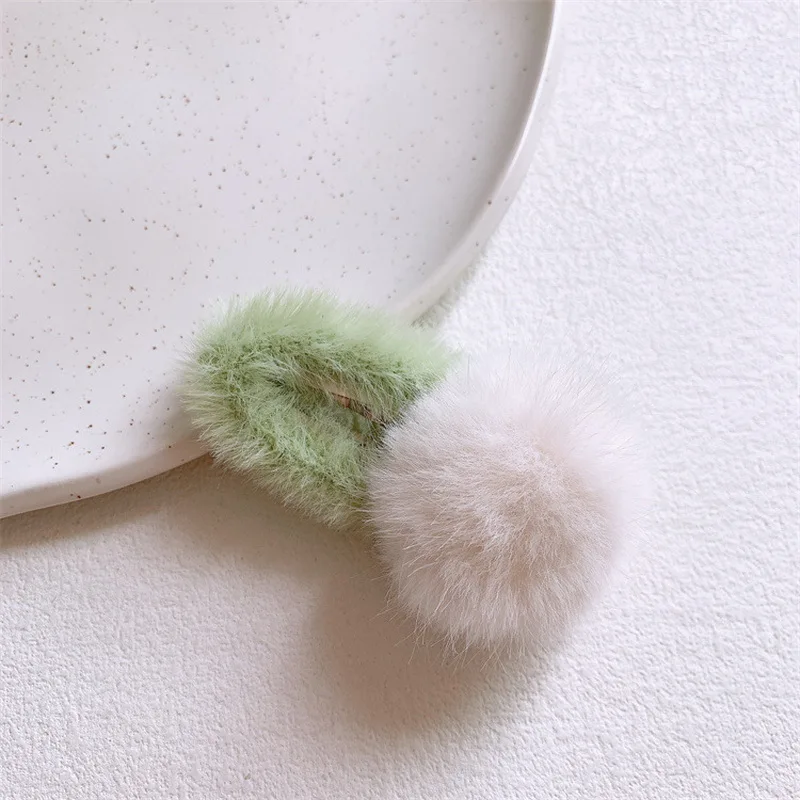 1Pcs Cute Pompom Hairpin For Girls Winter Small Hair Clip Baby Side Clips Kids Kawaii Hairclip Ball Ornament Hair Accessories