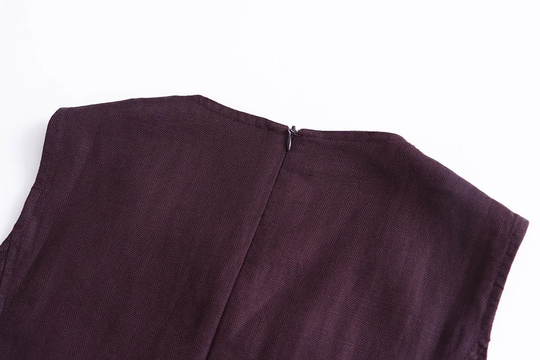 Sommerliche Damen-Weste in einfarbigem Design mit Rundhalsausschnitt und Schlitz vorne, ärmellos. – Detail 34