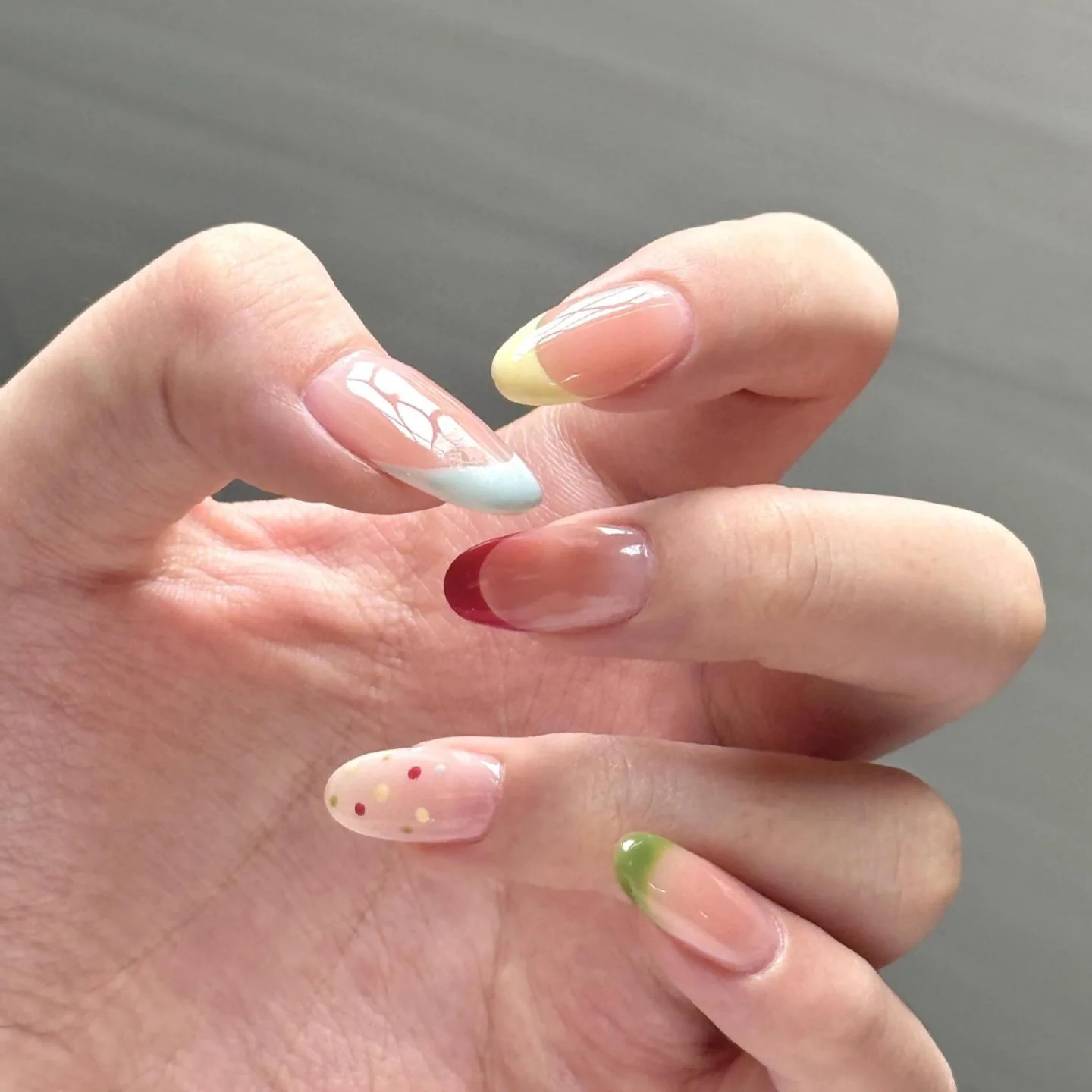 

10pcs Y2K Medium Oval Acrylic Press on Nails Set Handmade Dopamine French Tip Artificial Wearable Fake Nail Art For Summer Girls