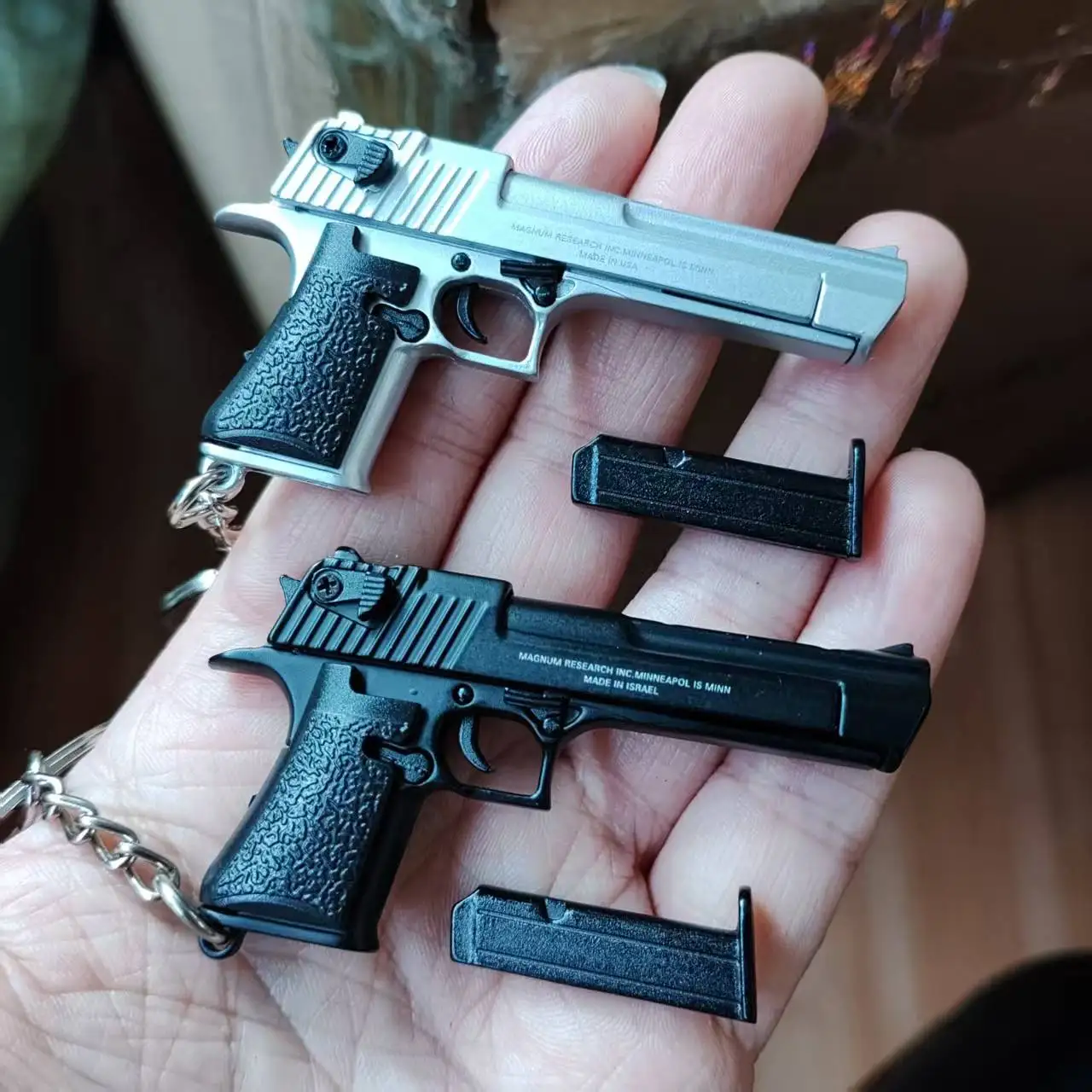 ที่ถอดออกได้ 1:4 Scale Desert Eagle ปืนพกพวงกุญแจ MINI ปืนของเล่นอาวุธพวงกุญแจสําหรับเด็กผู้ใหญ่คริสต์มาส...
