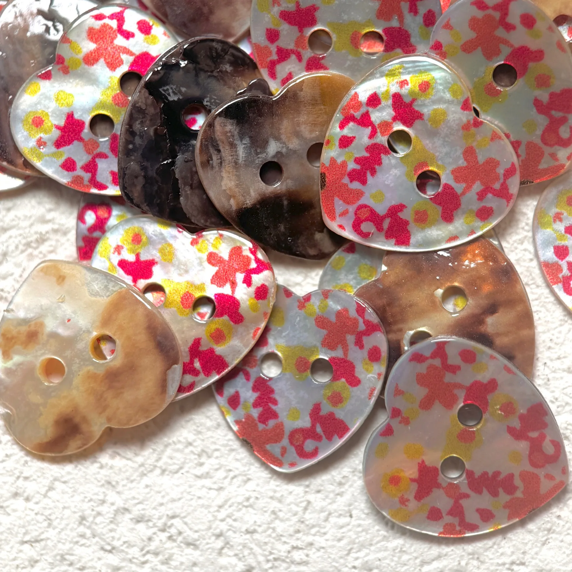 10Pcs 15mm Natural Shell Button Heart Shape 2 Holes Colorful Dyed Sweater Coat Shirt DIY Garment Accessories