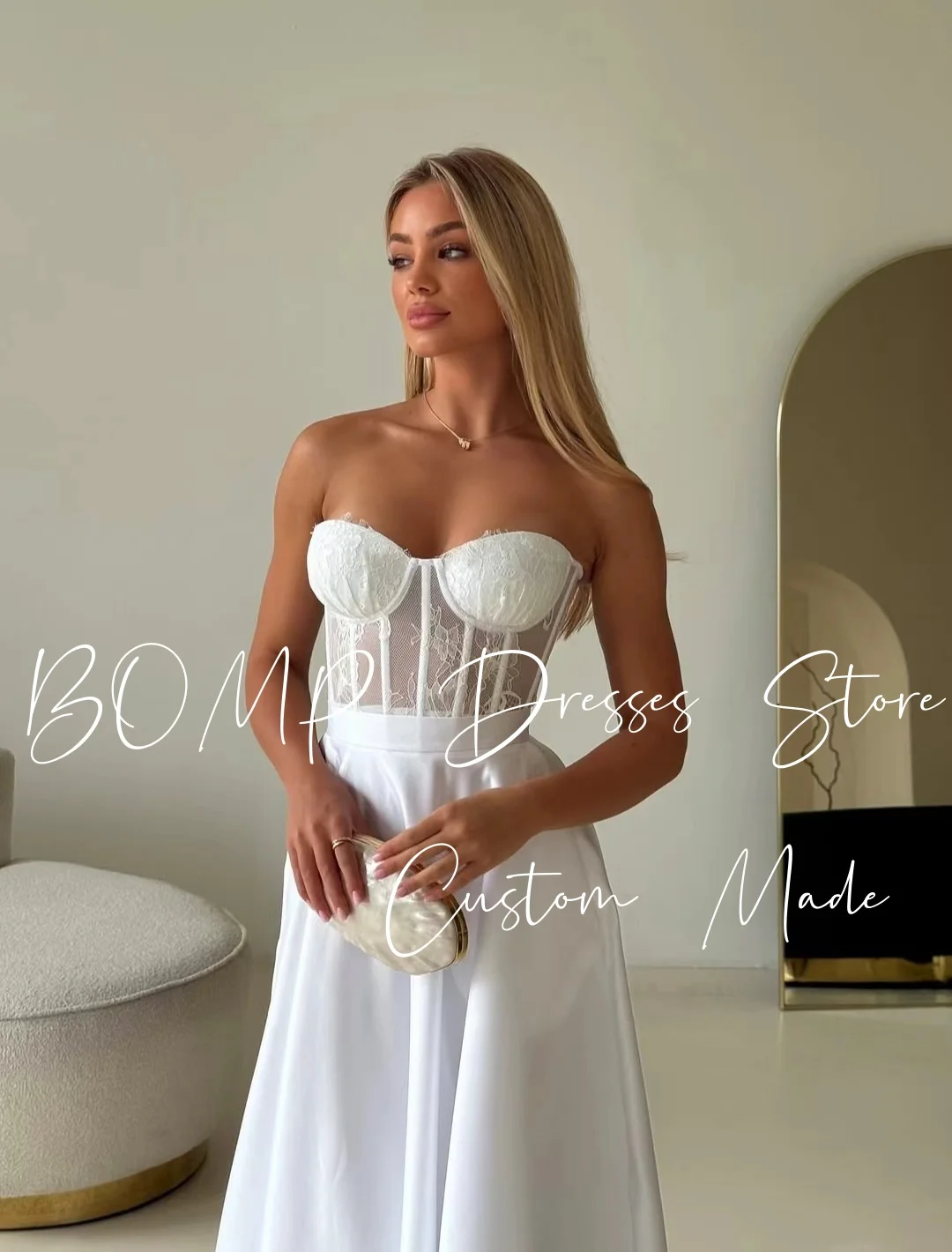 BOMP ชุดแต่งงานที่หรูหรา Strapless Lace Corset A-Line Side Slit ความยาวชั้นชุดราตรีชุดราตรีชุดราตรีที่กําหนดเอง Robe de mariée