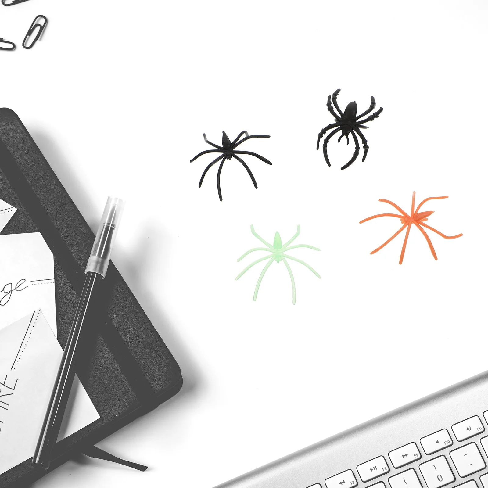 100-teiliges Spinnenring-Set, leuchtendes Set, The Party Supply, Halloween, im Dunkeln leuchtende Kuchendekoration, Kunststoffverzierung.