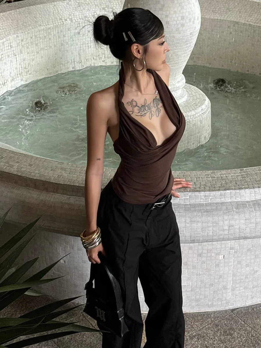 セクシーな深いVネッククロップトップ、レディースファッション、レトロなPUSSハンギングネックベスト、Weir PUSSポリエステルスリムフィットトップ