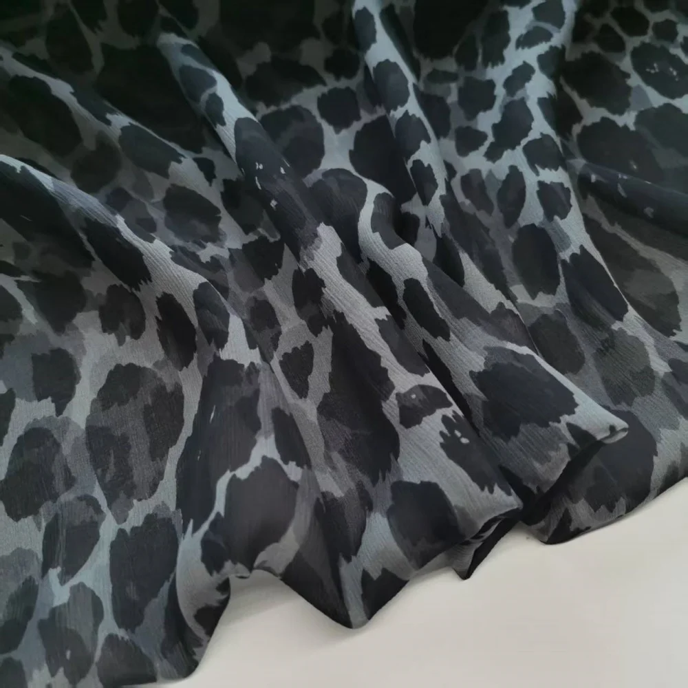 Excelente Tela de Crepé de Seda con Estampado de Leopardo, Color Negro, para Vestidos, Faldas y Disfraces para Mujeres, Hombres y Niñas