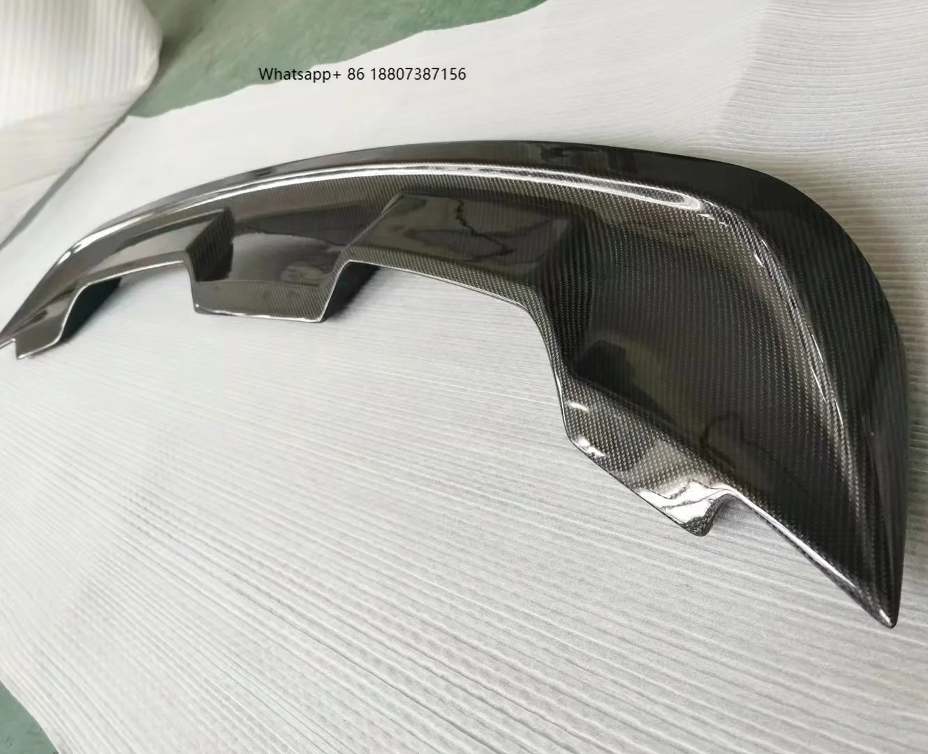 

Suitable forFord Mustang's External Accessories Dry Carbon Fiber Rear Trunk Spoiler