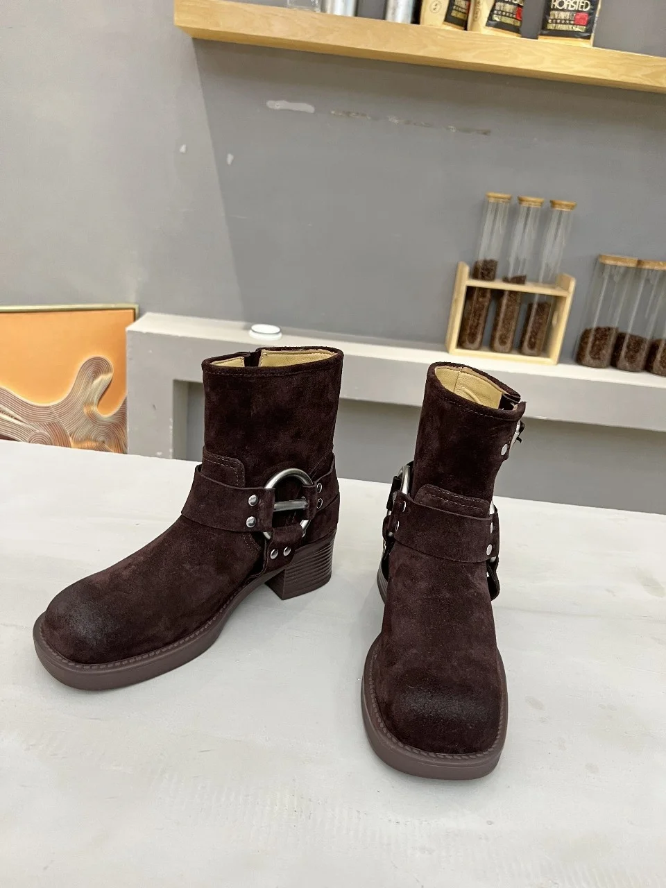 2023 autumn and winter new short boots, cowhide fabric, sheepskin lining, warm and comfortable, fashionable and versatile.