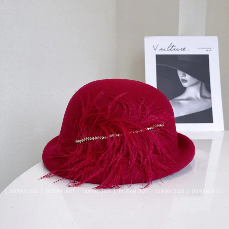 الراقية الفرنسية ريشة حجر الراين مع الصوف الزخرفية قبعة المرأة الشتاء عالية الشعور تنوعا الرسام قبعة دافئة المد أفضل قبعة