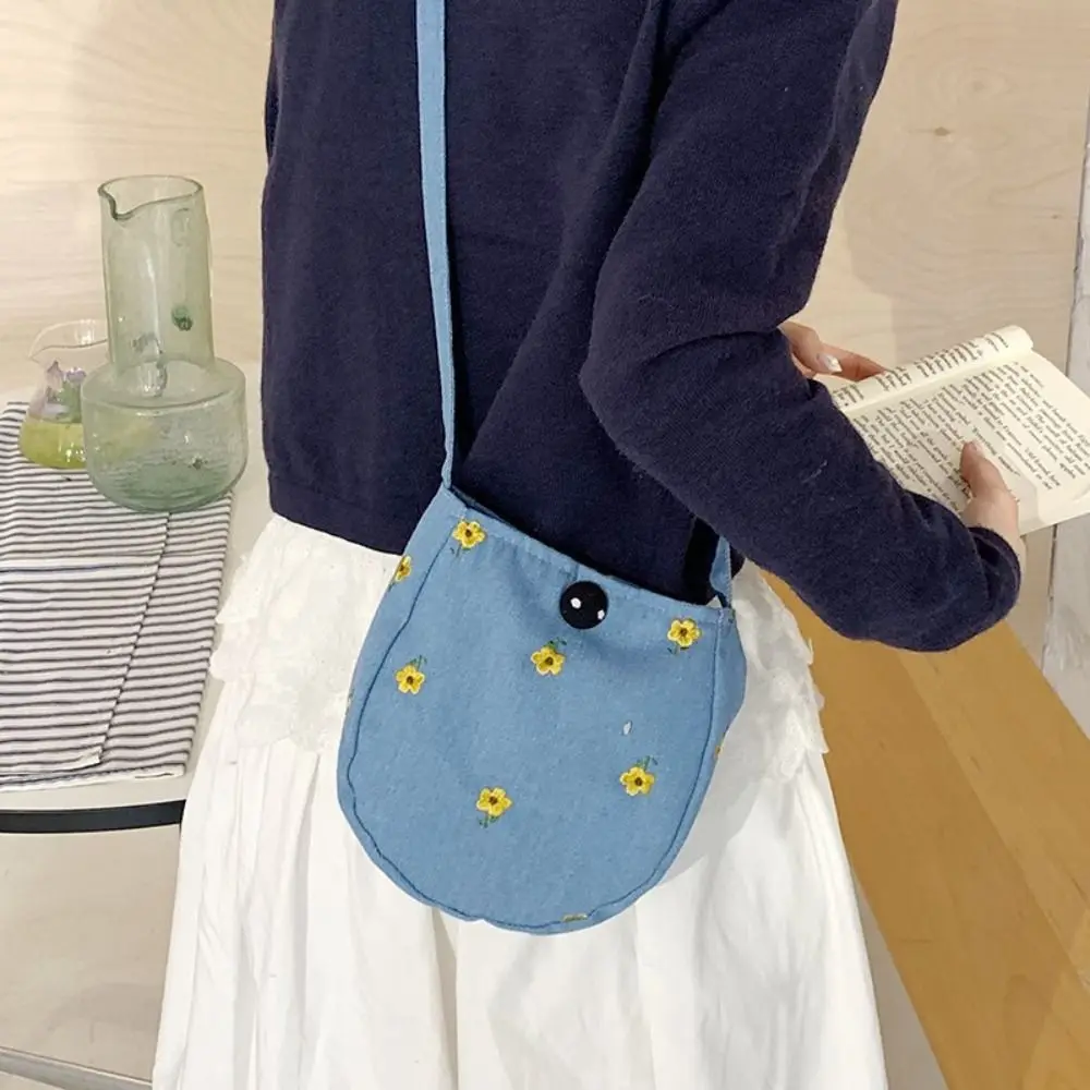 

Y2K Denim Canvas Bag Cute Country Style Embroidered Cherry Crossbody Bag Large Capacity Handbag Jeans Messenger Bag Travel