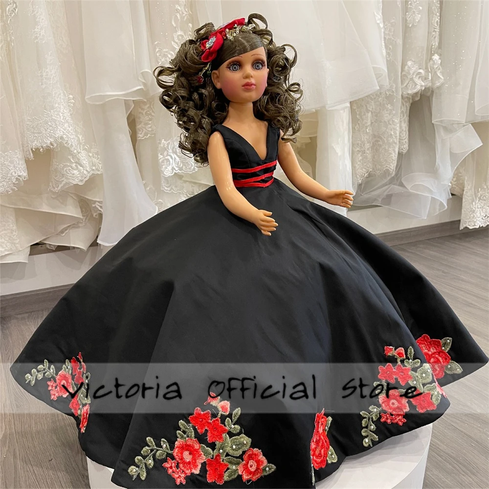 Bloemen Borduurwerk Zwart Satijn Gepersonaliseerde Quinceanera Teddybeer Jurk Sweetheart Kant Bloemen Appliques Kristallen Kralen