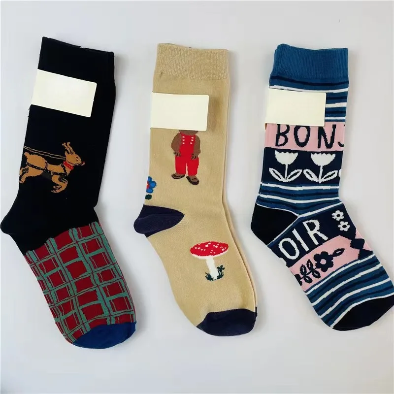 Neue Socken Frauen Baumwolle Koreanische Designer Nette Katze Socken Weibliche AB Mid-Kalb Eichhörnchen Kaninchen Persönlichkeit Lustige Neuheit Socken