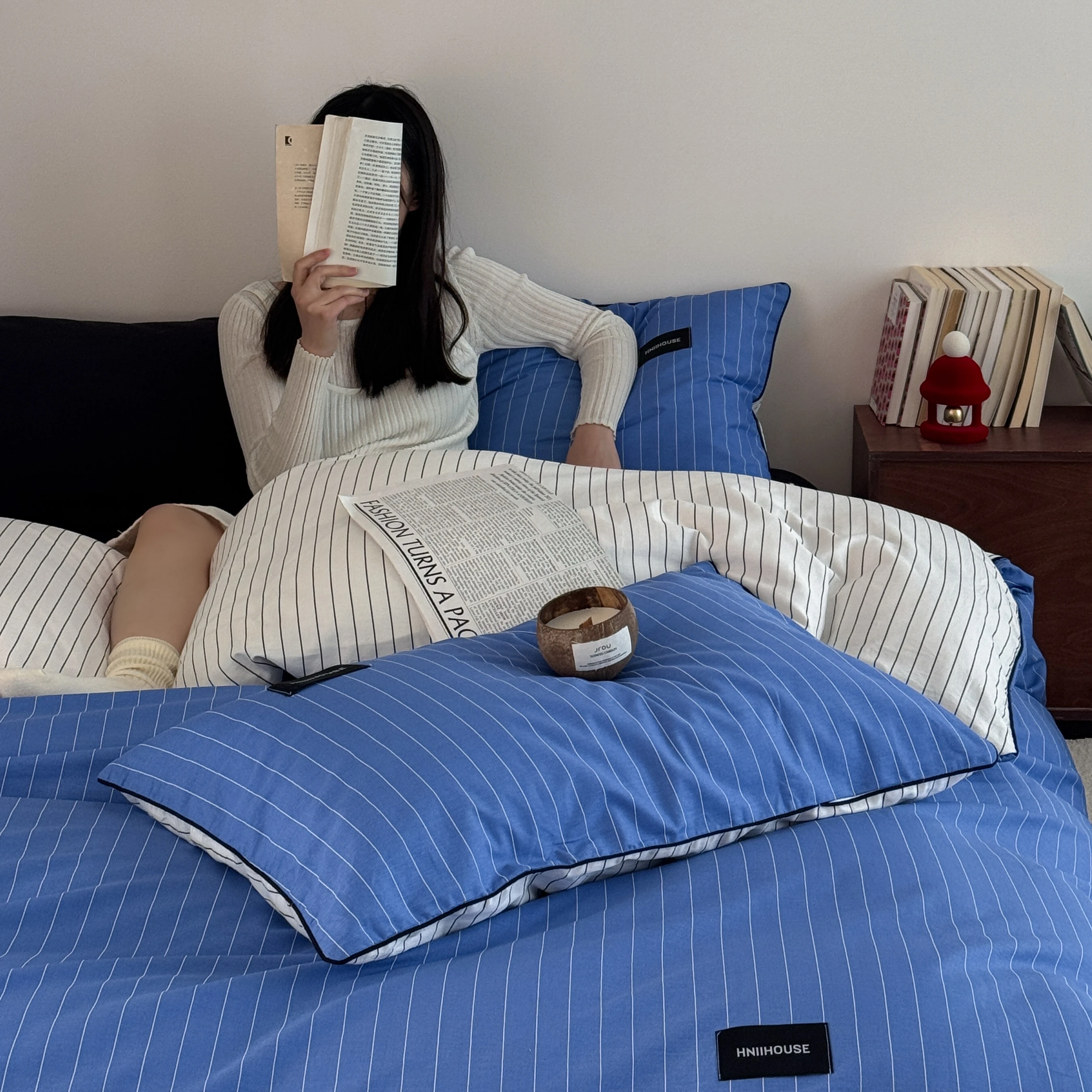 

Simple Sle Pure Cotton Bedding Set with Embedded Rope Breathable Striped Four Piece Suite Comfortable All Season Duvet Cover