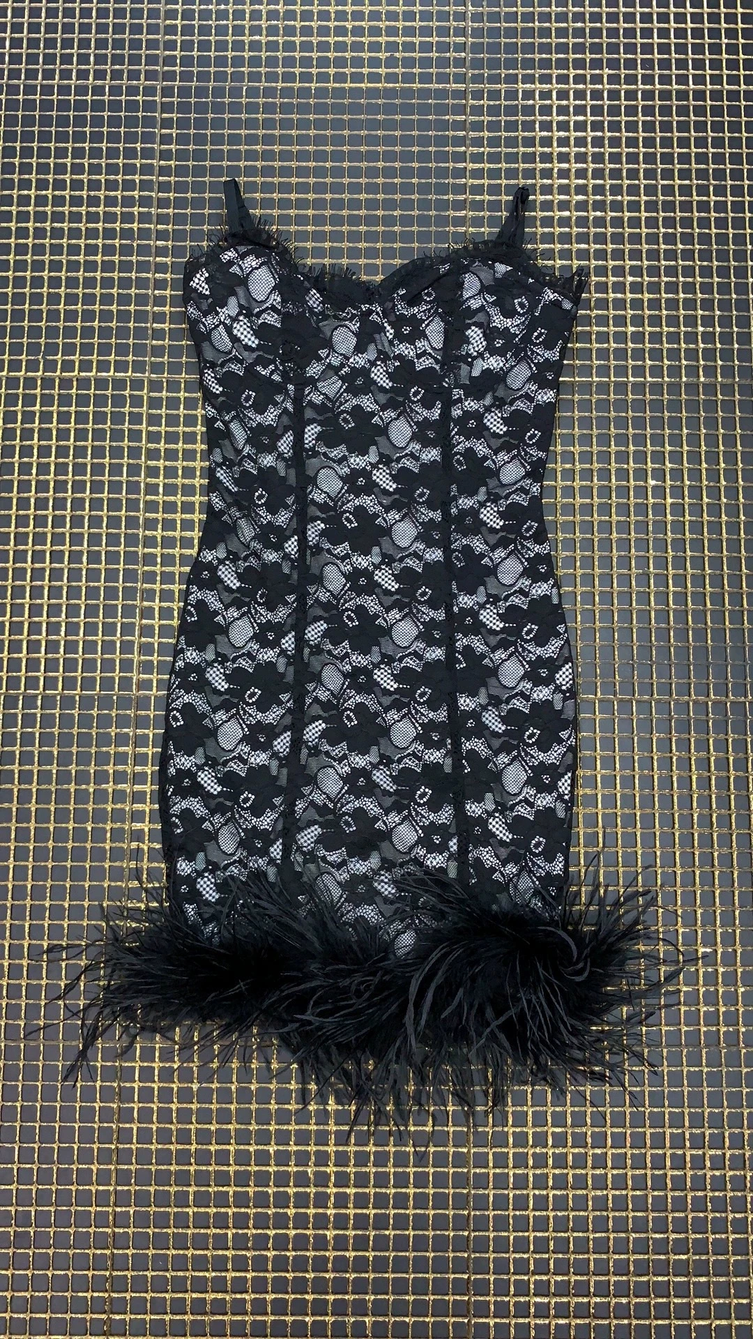 Neuer, heißer Online-Promi-Damen-Spitzen-Hosenträger-Kurzrock mit Federsaum, sexy Nachtclub-Cocktailkleid – GZXX1231