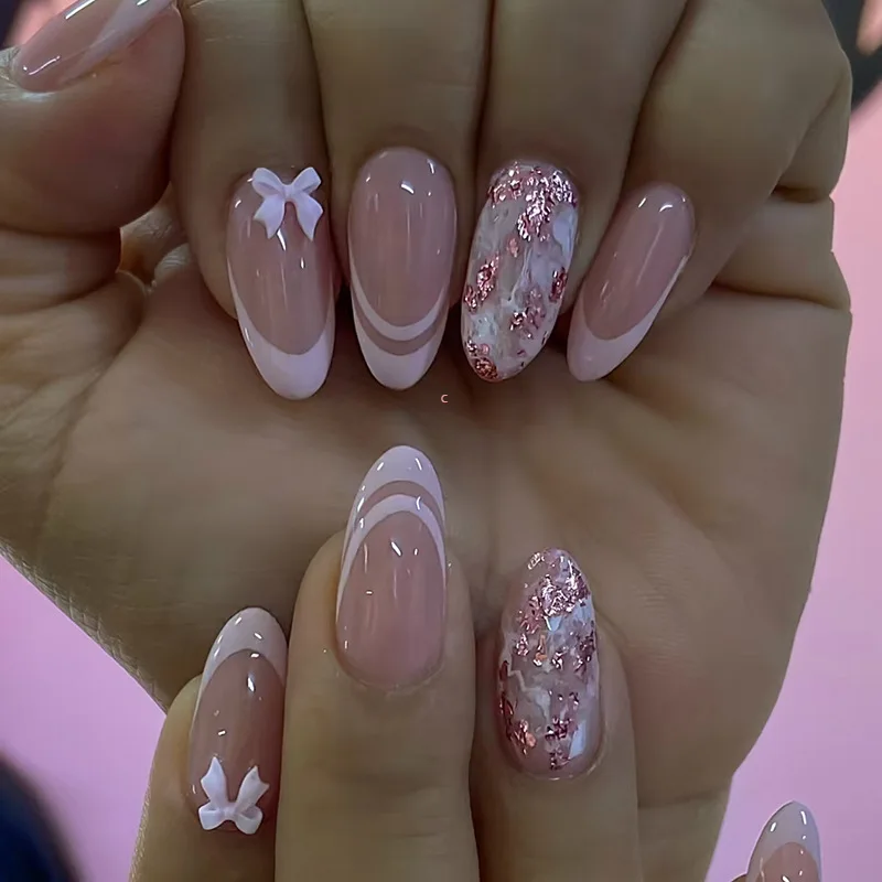 เล็บปลอมทรงอัลมอนด์ฝรั่งเศสแบบกลาง 24 ชิ้น สีขาว แต่งลายเลือน ถอดออกได้ กดติดเล็บปลอม โบว์ 3 มิติ ผงวิ้ง ปิดเต็มเล็บ