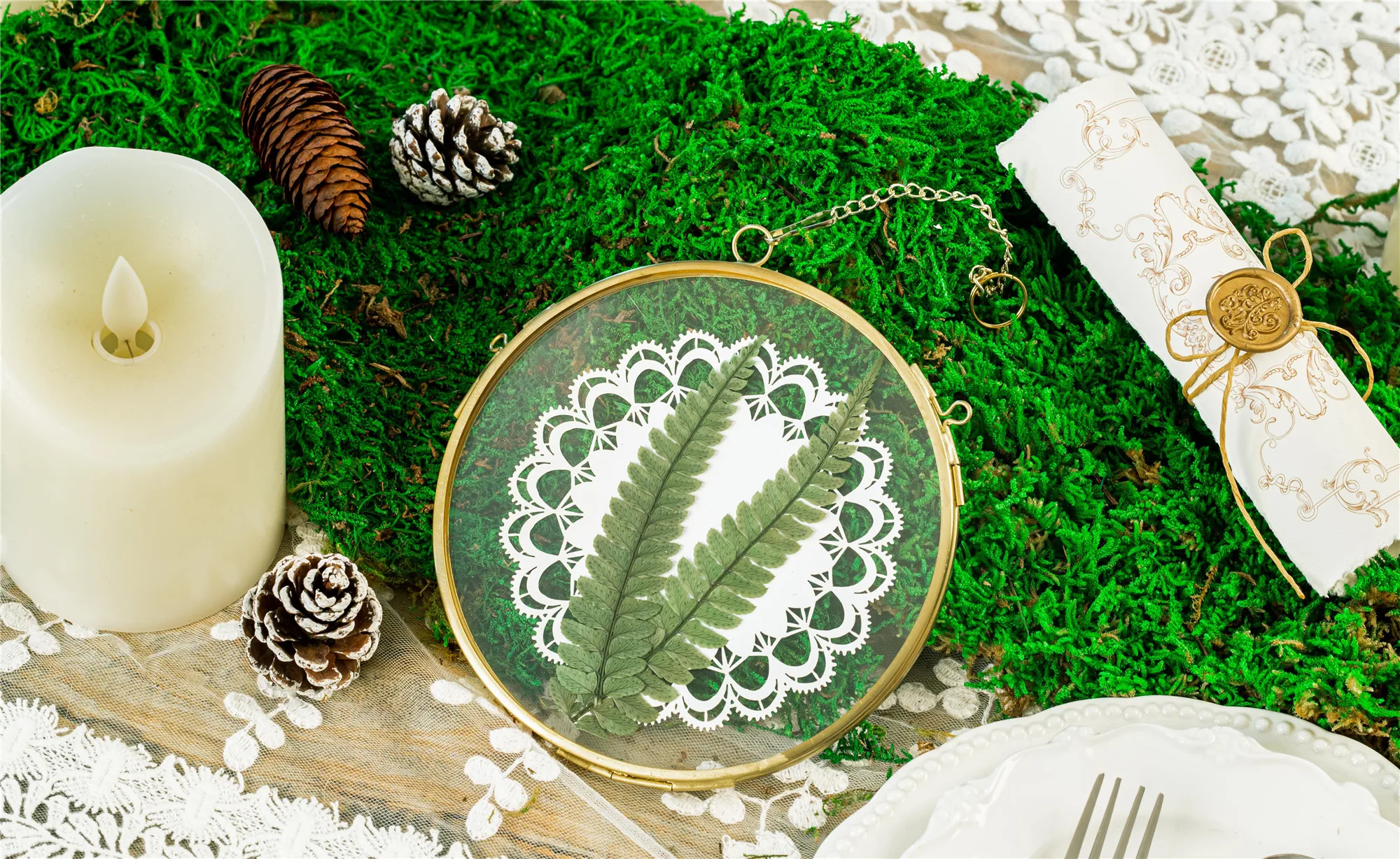 

NCYP Double Round Glass Floating Photo Frame DIY for Hanging Decor Pressed Dried Flowers, Plants Specimen, Photos, pictures