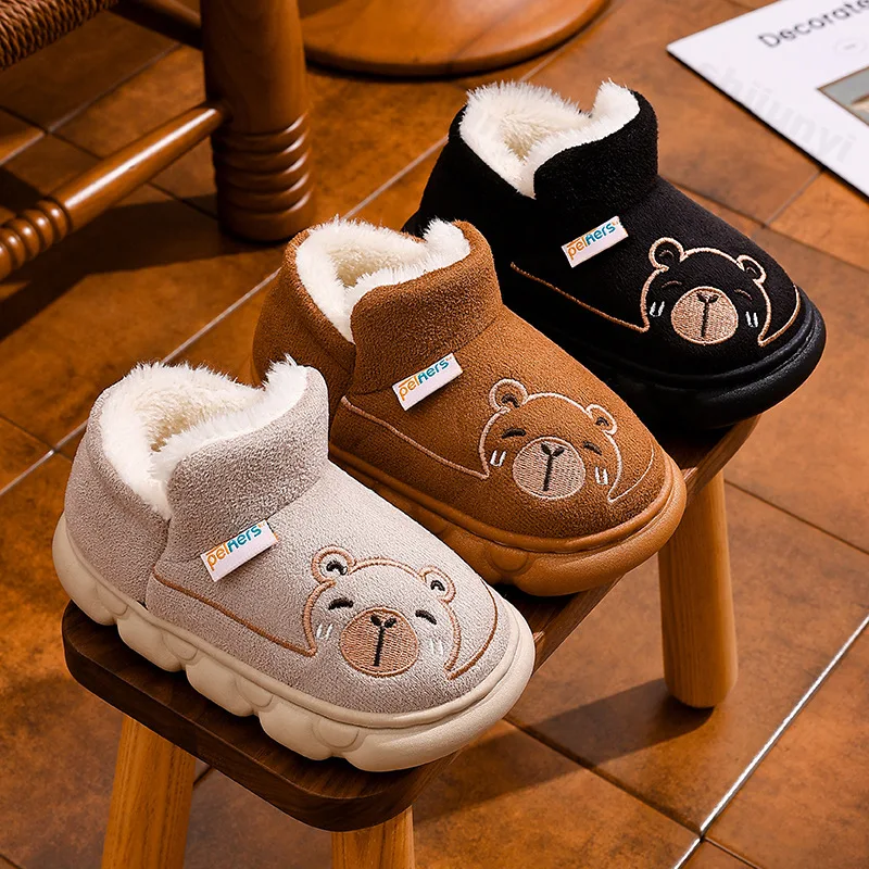 

Детская хлопковая обувь, зима 2024, новые плюшевые утепленные удобные зимние ботинки для мальчиков, нескользящая мягкая подошва с героями мультфильмов, милая теплая обувь для девочек