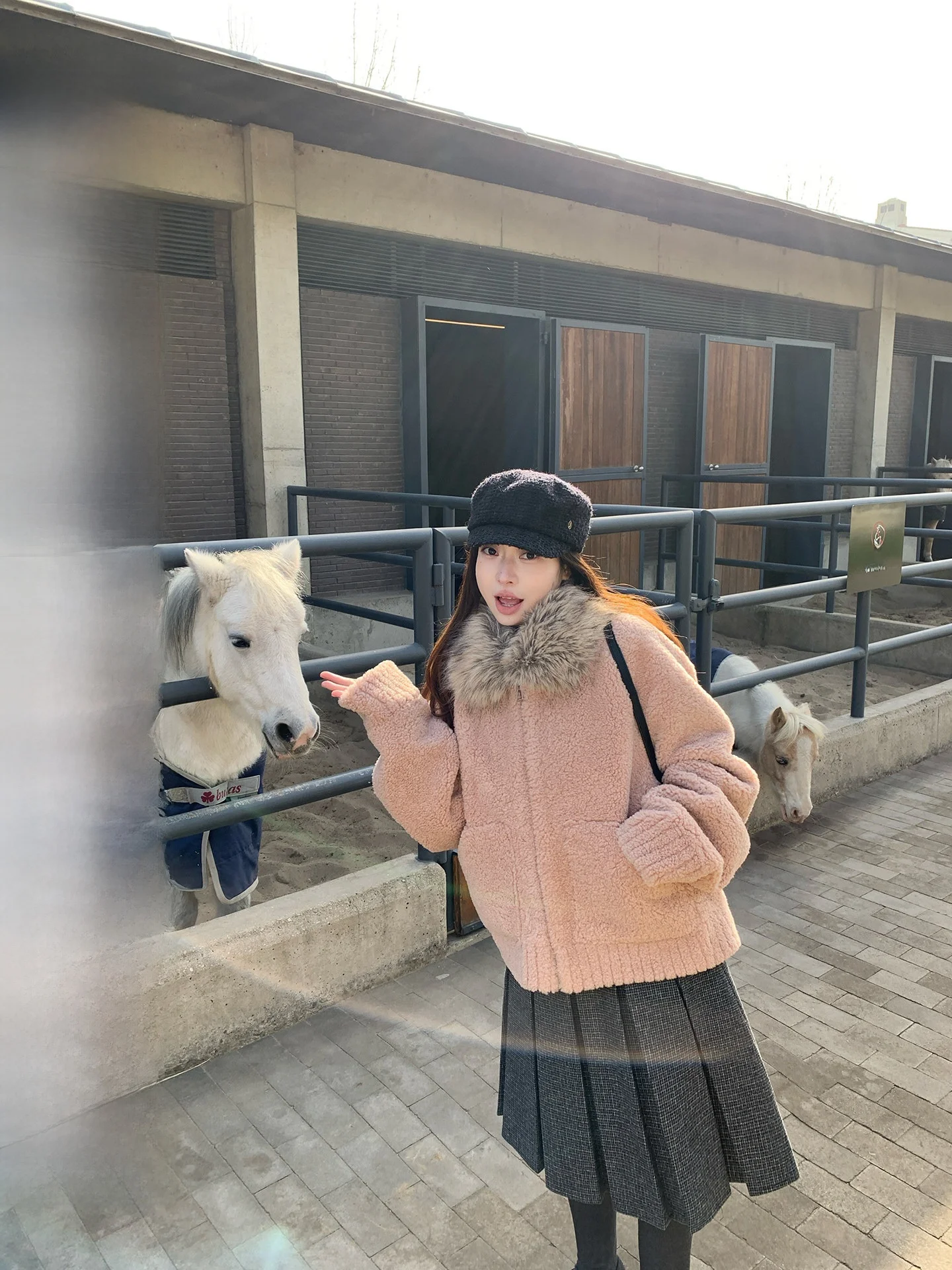 

Evnsle Winter Women's Suede Faux Fur Jaet Coat Velvet Long Sve ort Sle Zipper Closure No Hat Included