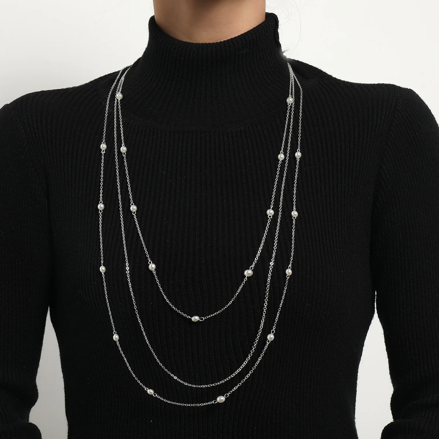 Long autumn and winter elegant pearl layer necklace women's geometric trend sweater chain wholesale