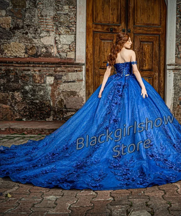 Schatzblaue Quinceanera-Kleider mit Kapellenschleppe, 2025, luxuriöses, funkelndes, herzförmiges Kleid mit Kristalldiamanten und Perlen, maßgeschneidert