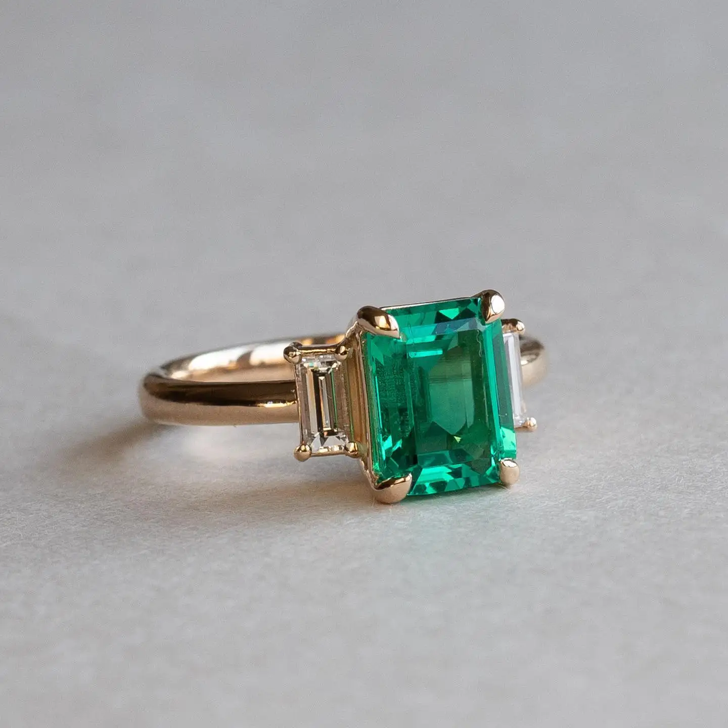 JOVOVASMILE 1.5 Carat 6*8mm Lab Grown Emerald Adorned With 4.5*2 mm Baguette Moissanite Ring For Woman Wedding Jewelry