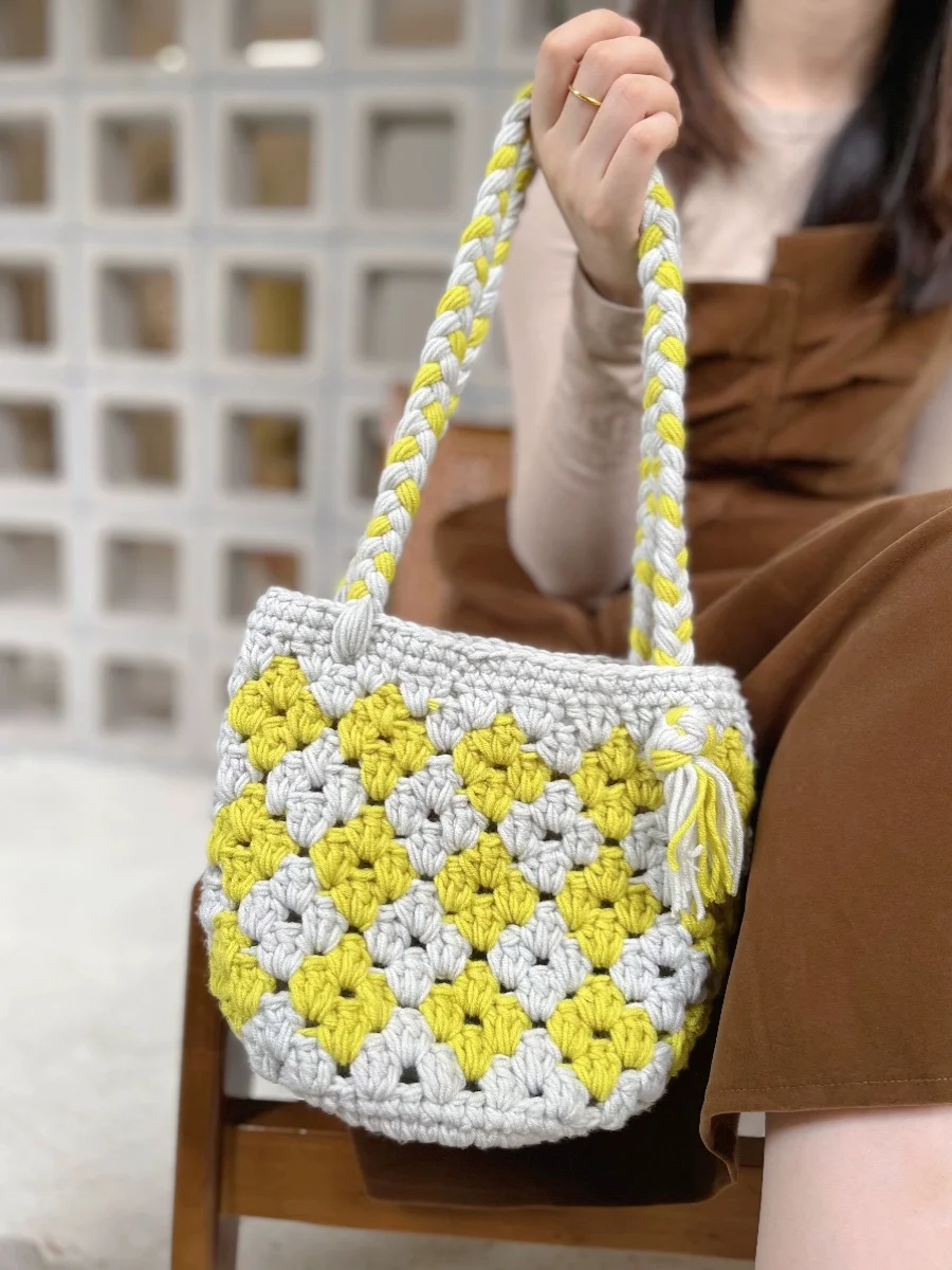 

Handmade DIY Yarn Crochet Material Kit Finied Product Bag Handheld Underarm Bag Gift for Girlfriend Handwoven Soft Polyester