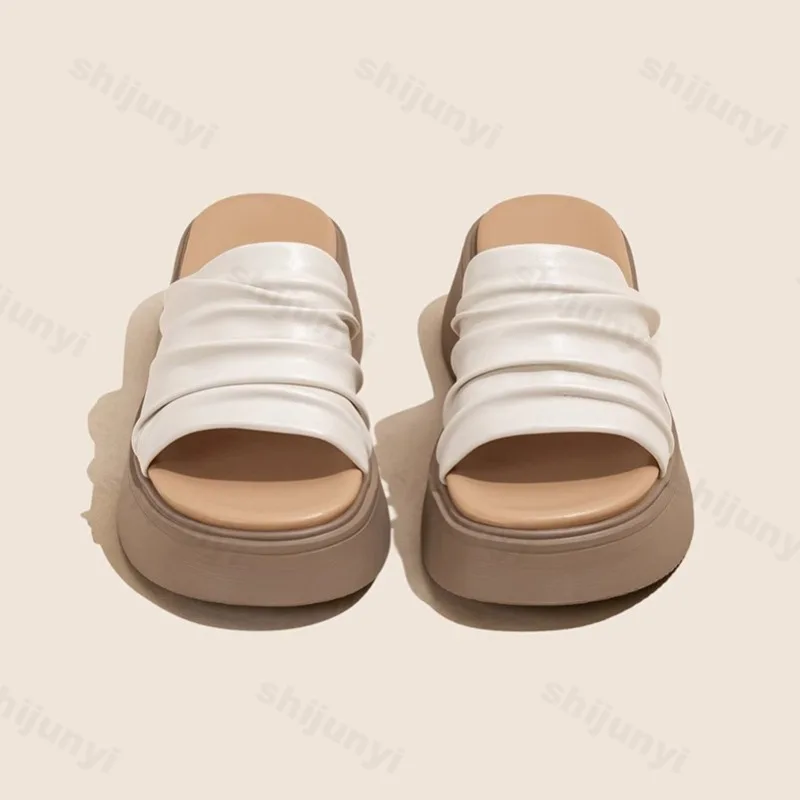 

2025 Summer Women's Versatile Fashion Thick Sole Slippers Non Slip Outdoor Casual Shoes Open Toes Breathable Comfortable Sandals