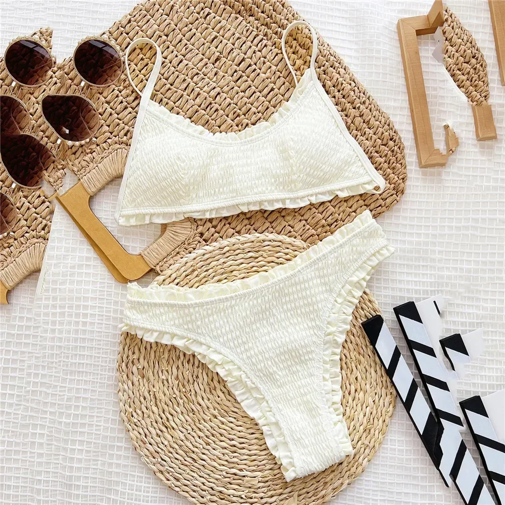 Sommer Neue Sexy Rüschen Rand Weiß Hohe Taille Bikinis Sets Badeanzug Faltig Bademode Frauen Badeanzug String Bandeau Bikini