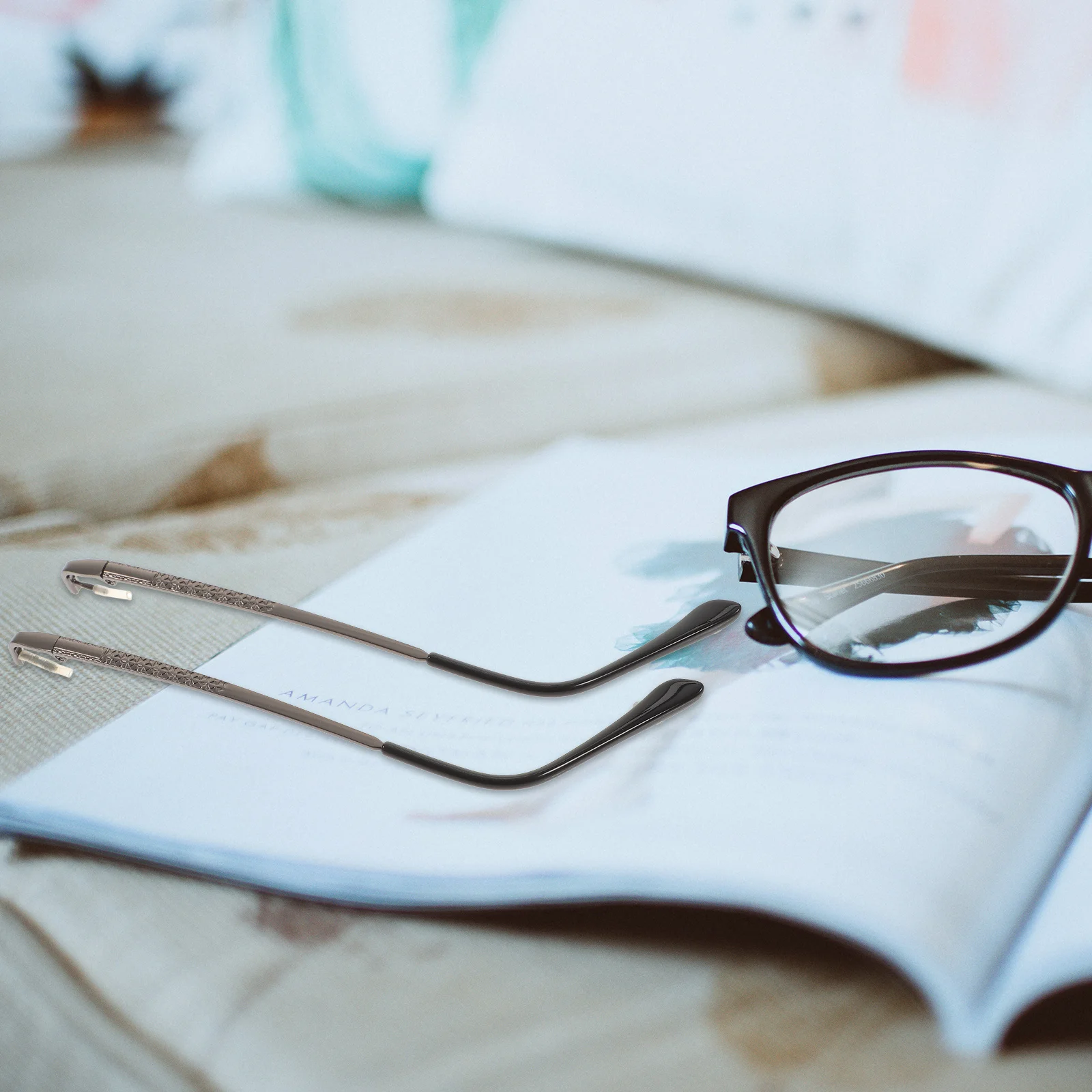 

1Set Glasses Repair Kit Complete Arm Replacement Nose Pads Screws Screwdriver Eyeglasses Maintenance Tool for Men Women