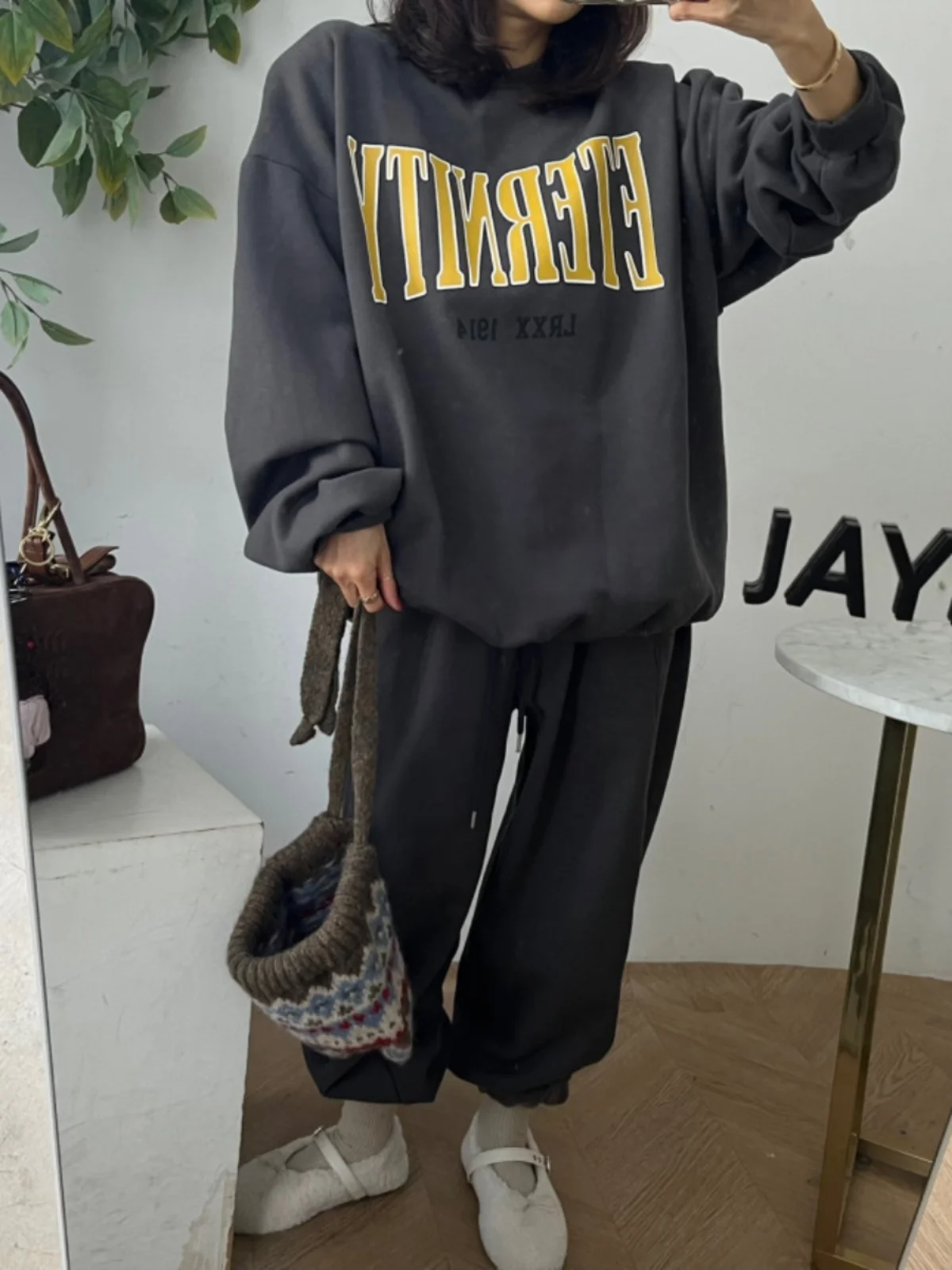 

Women's Fleece Lined Printed Sweatshirt And Pants Set Elastic Waist Loose Fit Warm Casual Autumn Winter Fashion Ensemble