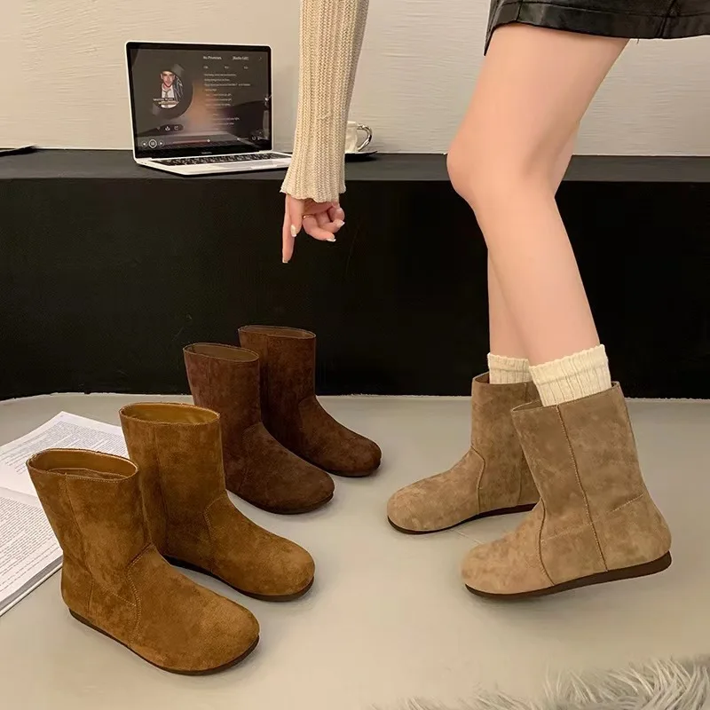

Retro Leather Boots Comfortable Flat Short Boots Round Toe Snow Boots 2025 Autumn and winter new soft-soled wide-leg boots