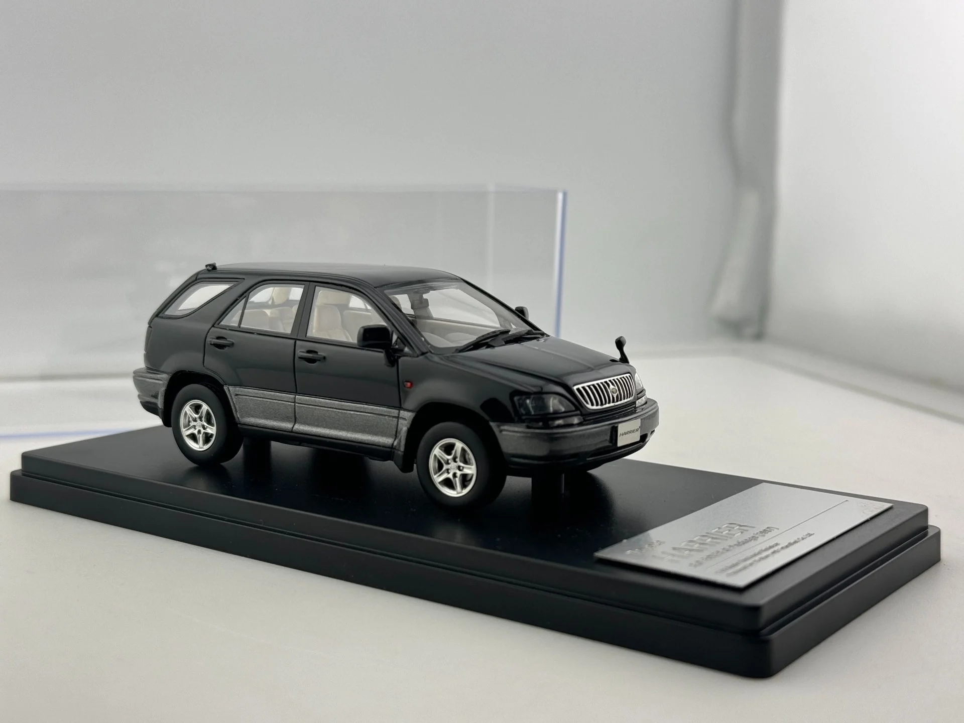 Gebreken ontbrekende antenne Hi Story 1/43 schaal Toyota Harrier harsautomodel
