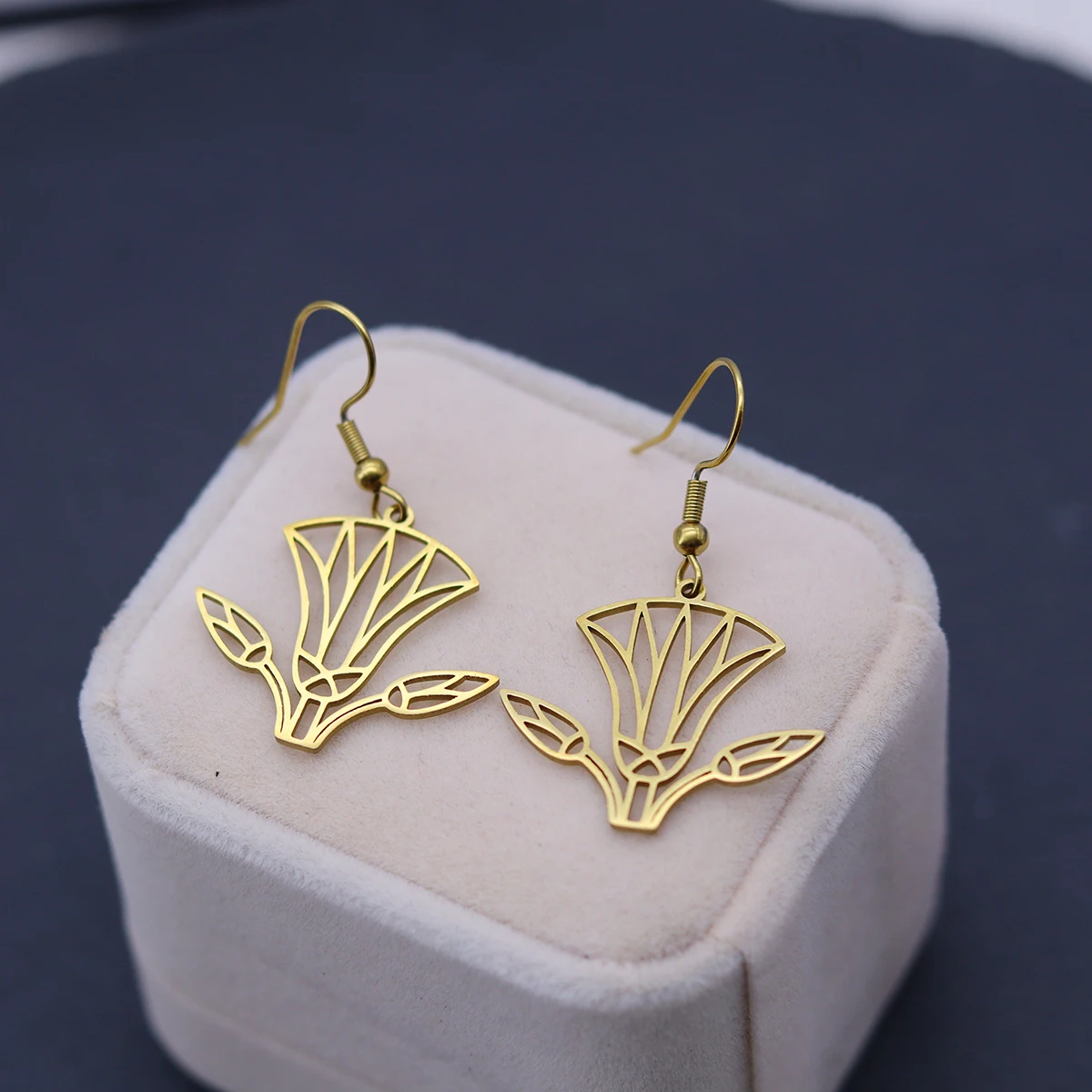 Minimalist Openwork Floral Stainless Steel Earrings Women's Long Fashion Earrings Vintage Pendant Earrings