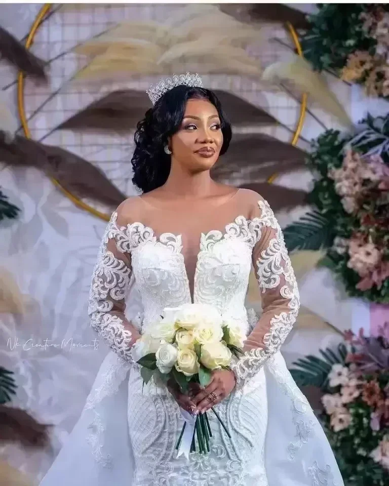 カスタマイズされたアフリカの白いレースマーメイド長袖スクープネックブライダルドレス取り外し可能なトレイン教会の花嫁のウェディングドレスプラス