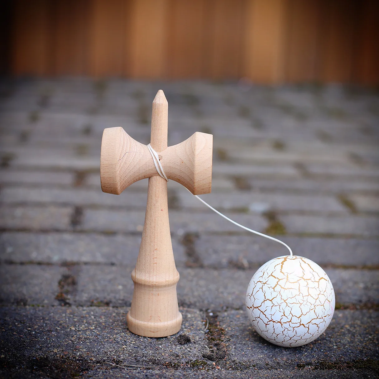 اليابانية الأبيض فرقعة خدعة الكرة الخشب Kendama لعبة كرة لياقة بدنية قطار التنسيق بين العين واليد متعة اصطياد لعبة الكرة لعبة هدية