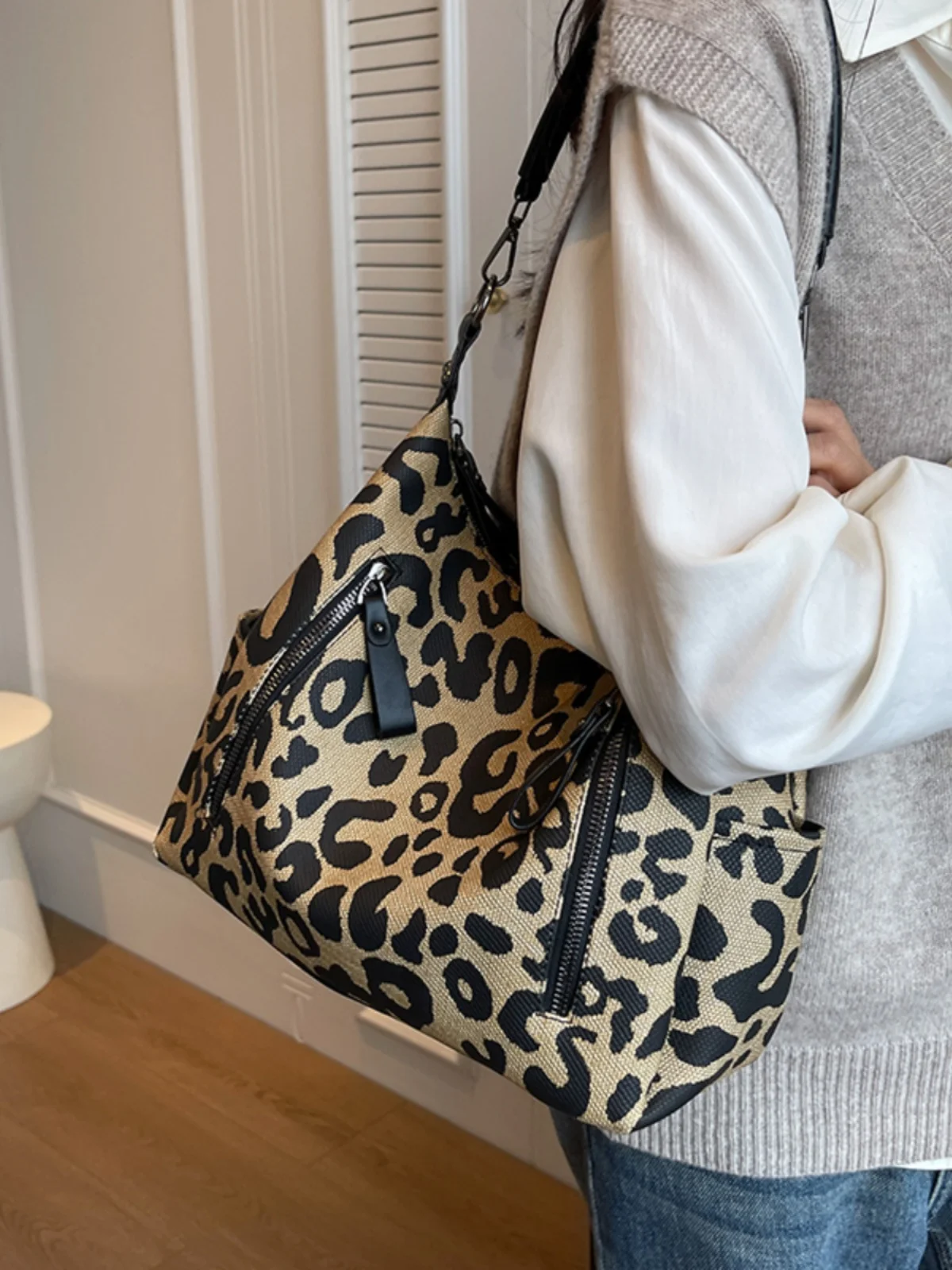 Fashion Leopard Print Large Capacity Bag 2023 New Women\'s Bag Versatile Crossbody Bag One Shoulder Underarm Bag Tote Bucket Bag