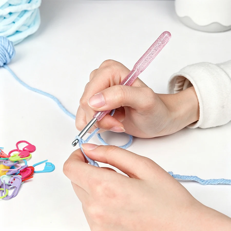 Glitter Resin Handle Metal Crochet Hook Set  2 To 5 MM Ergonomic Designs for Comfortable Grip Reduced Hand Fatigue Multiple Size