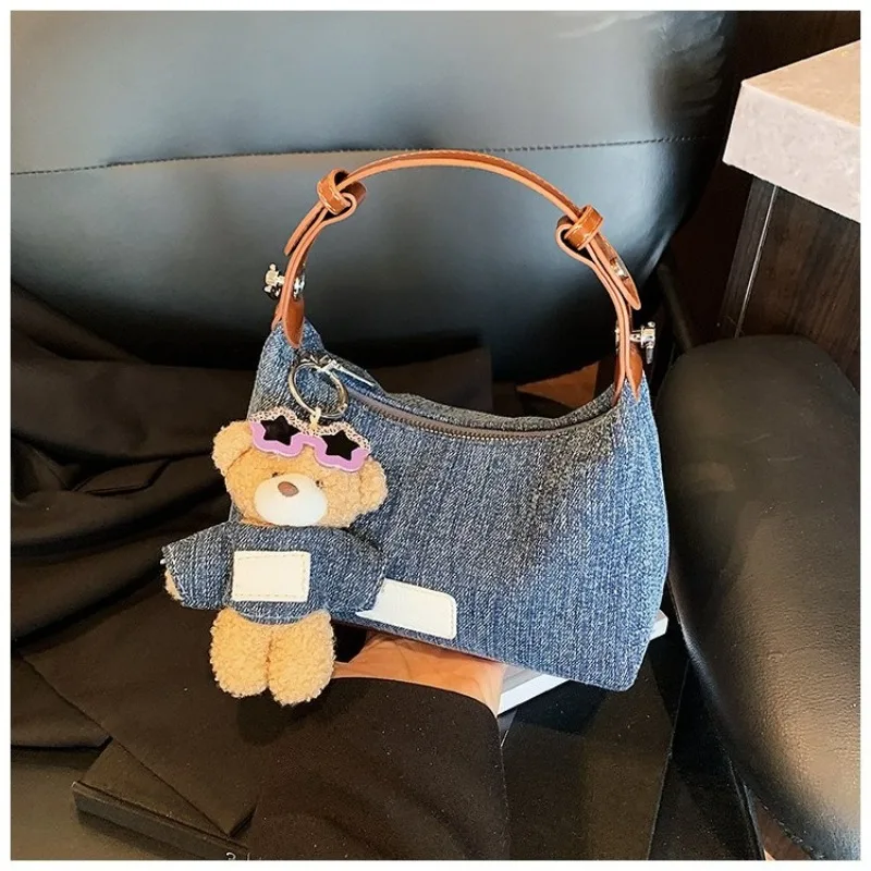 

Новая стильная джинсовая сумка-кроссбоди 2026 года, модная сумка с милым брелоком-медведем, высококачественная многофункциональная маленькая сумка через плечо