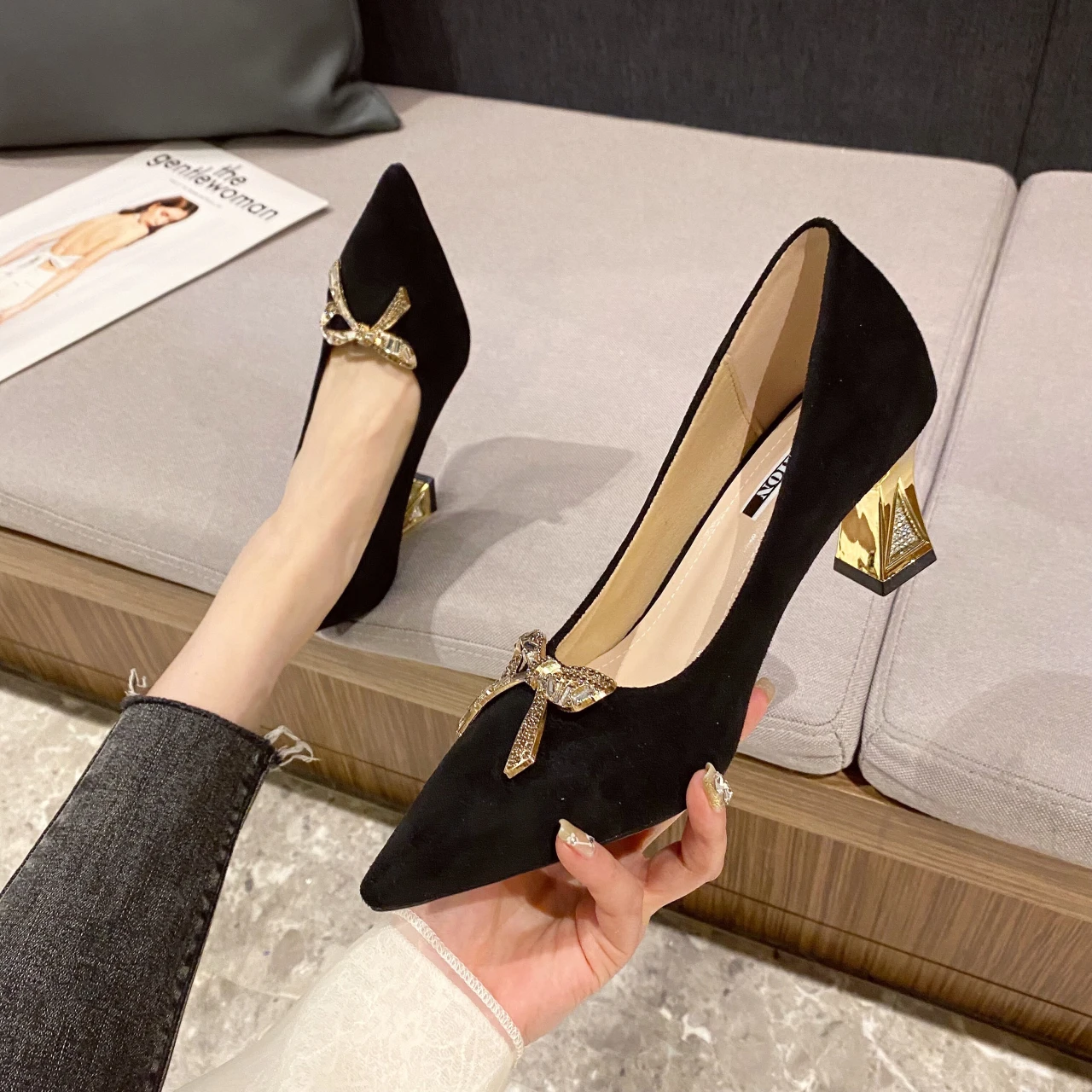 Pumps 2024 Women's High Heels Fashion Pointy Thick Heels Sexy Summer Women's Dress Shoes Luxury Rhinestones Bow Party Women Shoe