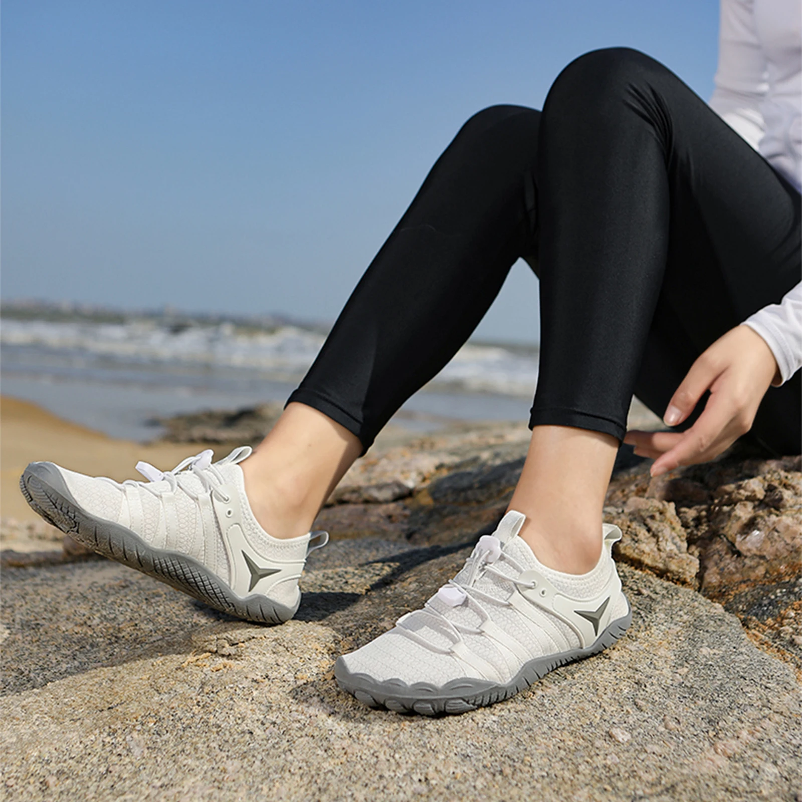  White Outdoor Water Sports Shoes Non-slip Barefoot Sneakers for Swimming, Kayaking, Boating, Beach Walking
