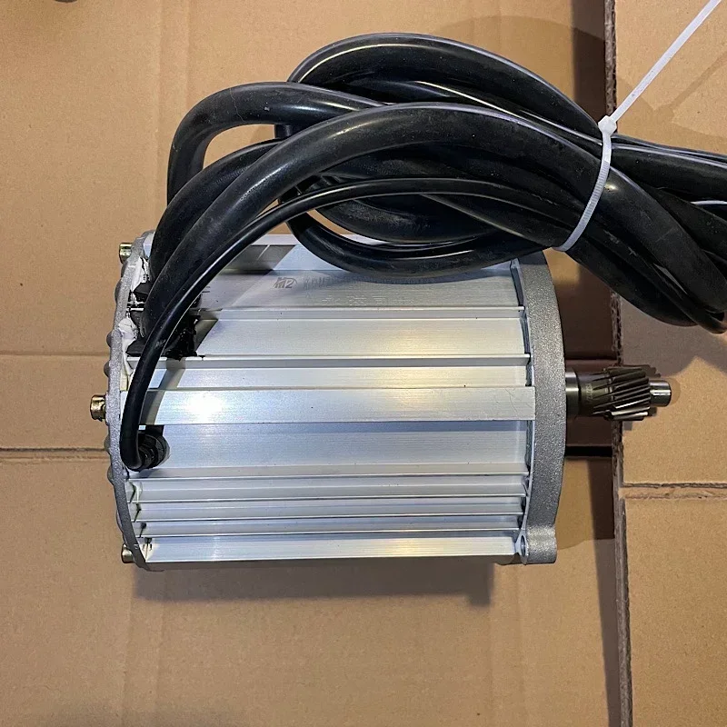 

factory direct sales Electric Tricycle 2000W Permanent Magnet Synchronous Motor