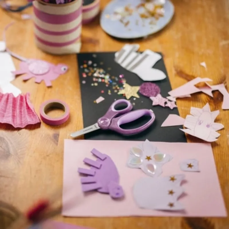 مقص ذو زوايا الفتح والإغلاق المحسنة يساعد الأطفال على فقدان القبضة عند فتح الشفرات