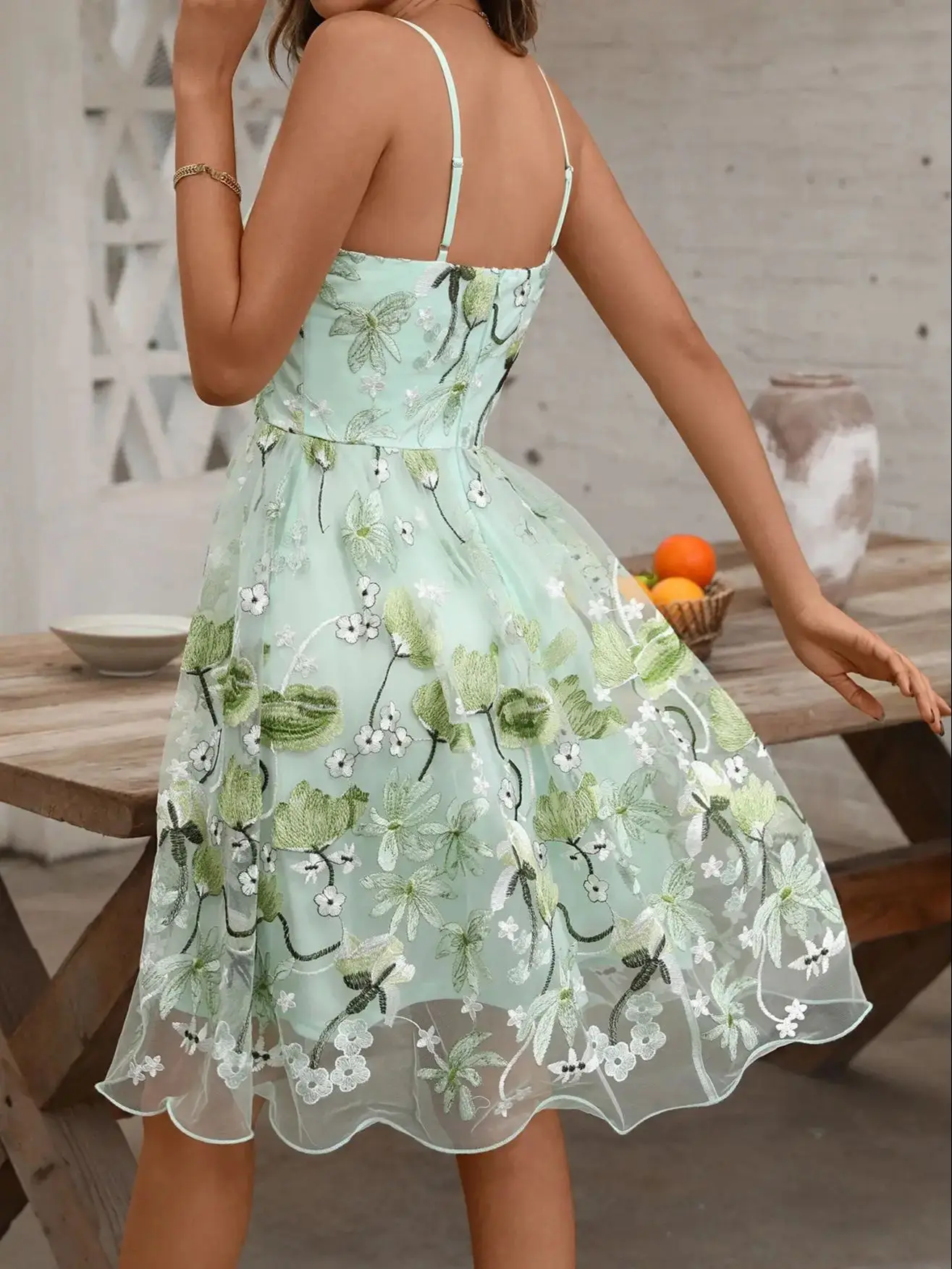Vestido Halter Verde Bordado com Plantas, Sem Mangas, Design Delicado para Festa de Piquenique Estilo Fazenda, Primavera Verão
