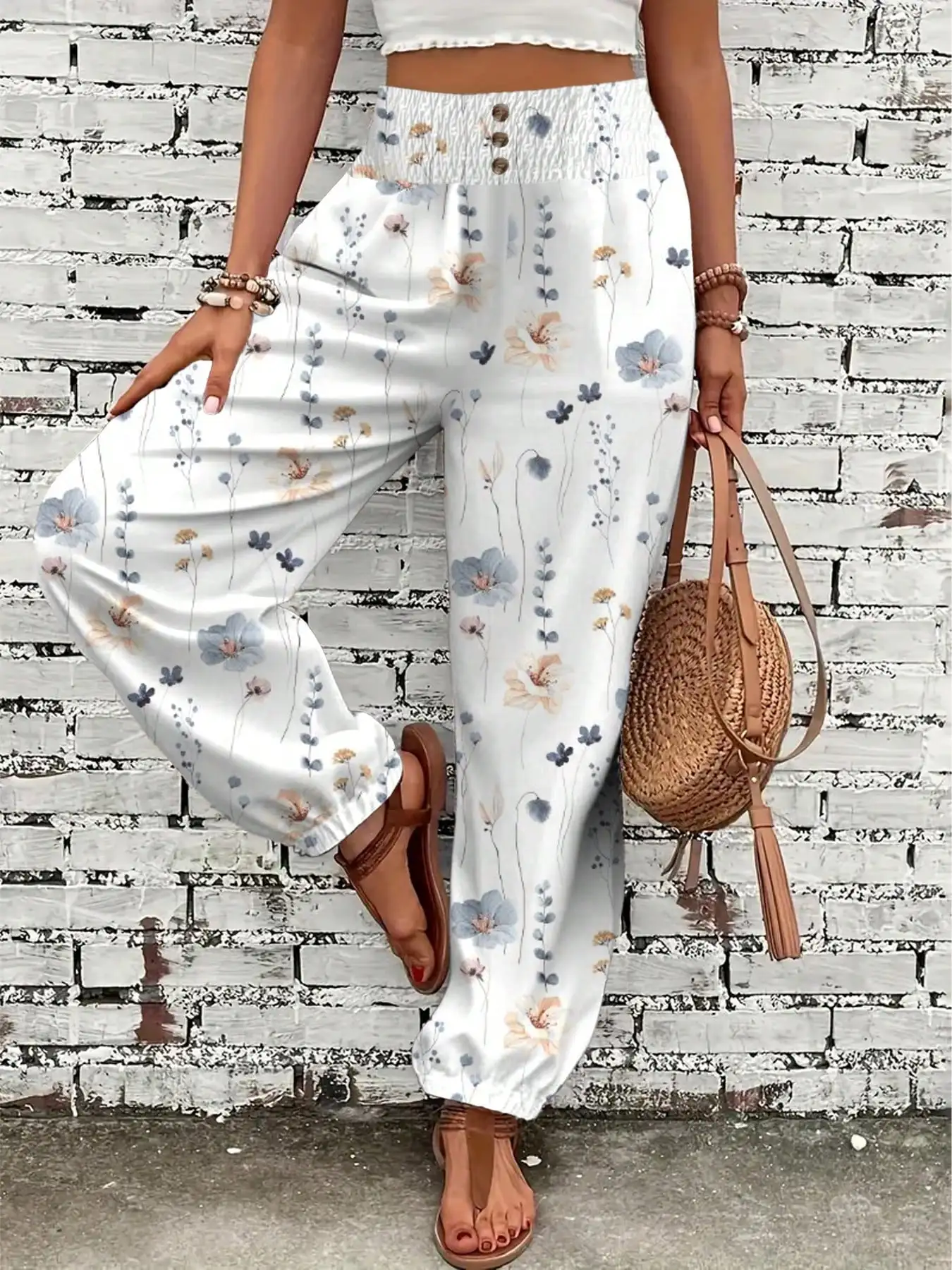 

Женские брюки свободного кроя с высокой талией, цветочным принтом и застежкой на пуговицах