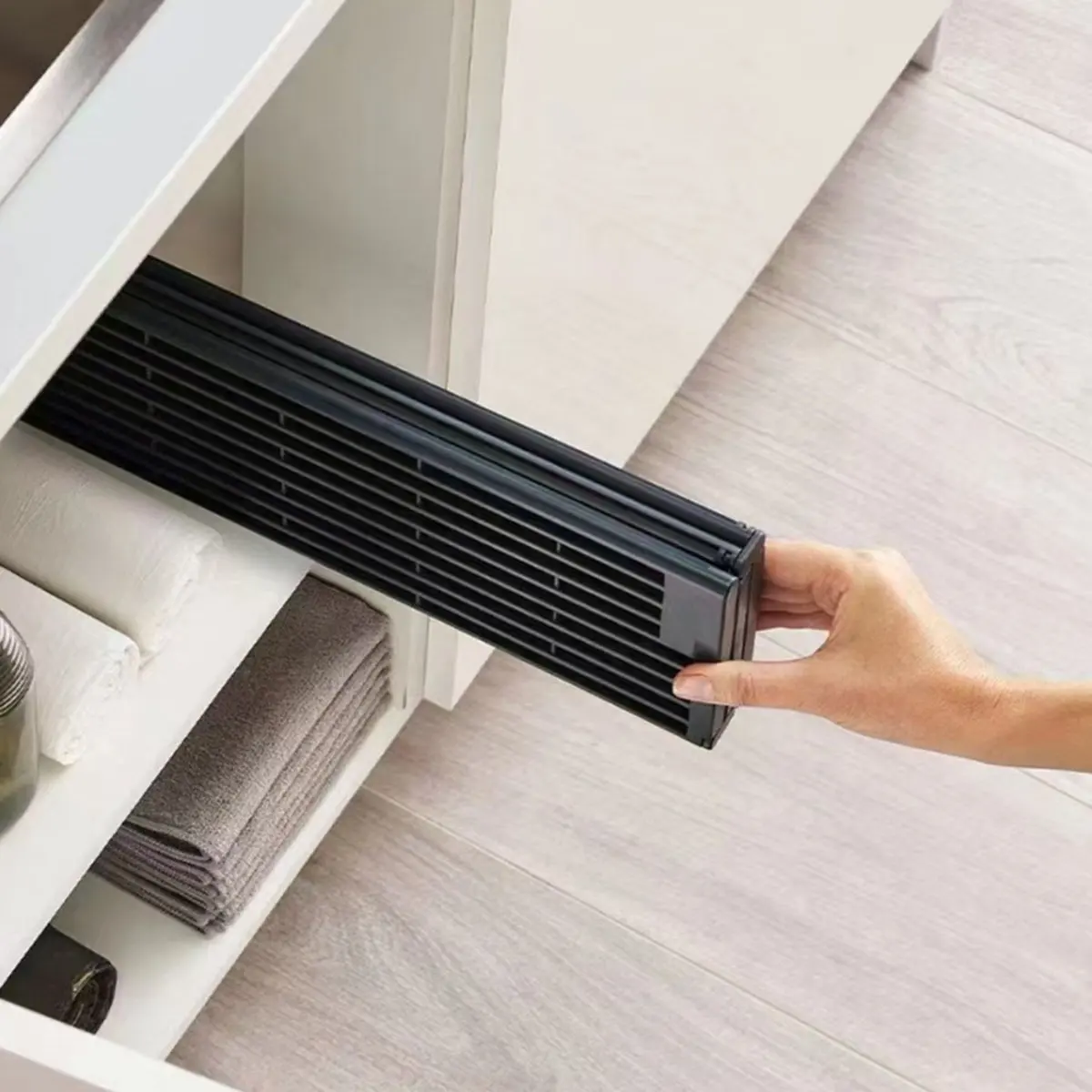 1pc Foldable Kitchen Sink Drainer Splash-Proof Design for Dishes Utensils Perfect for Countertops Bars and Home Kitchens