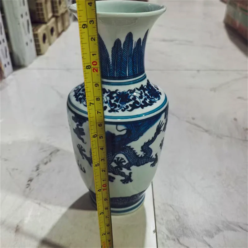 مزهرية من البورسلين الصيني القديم باللونين الأزرق والأبيض على شكل تنين بتصميم زهرة قطعة زخرفية شرقية عتيقة