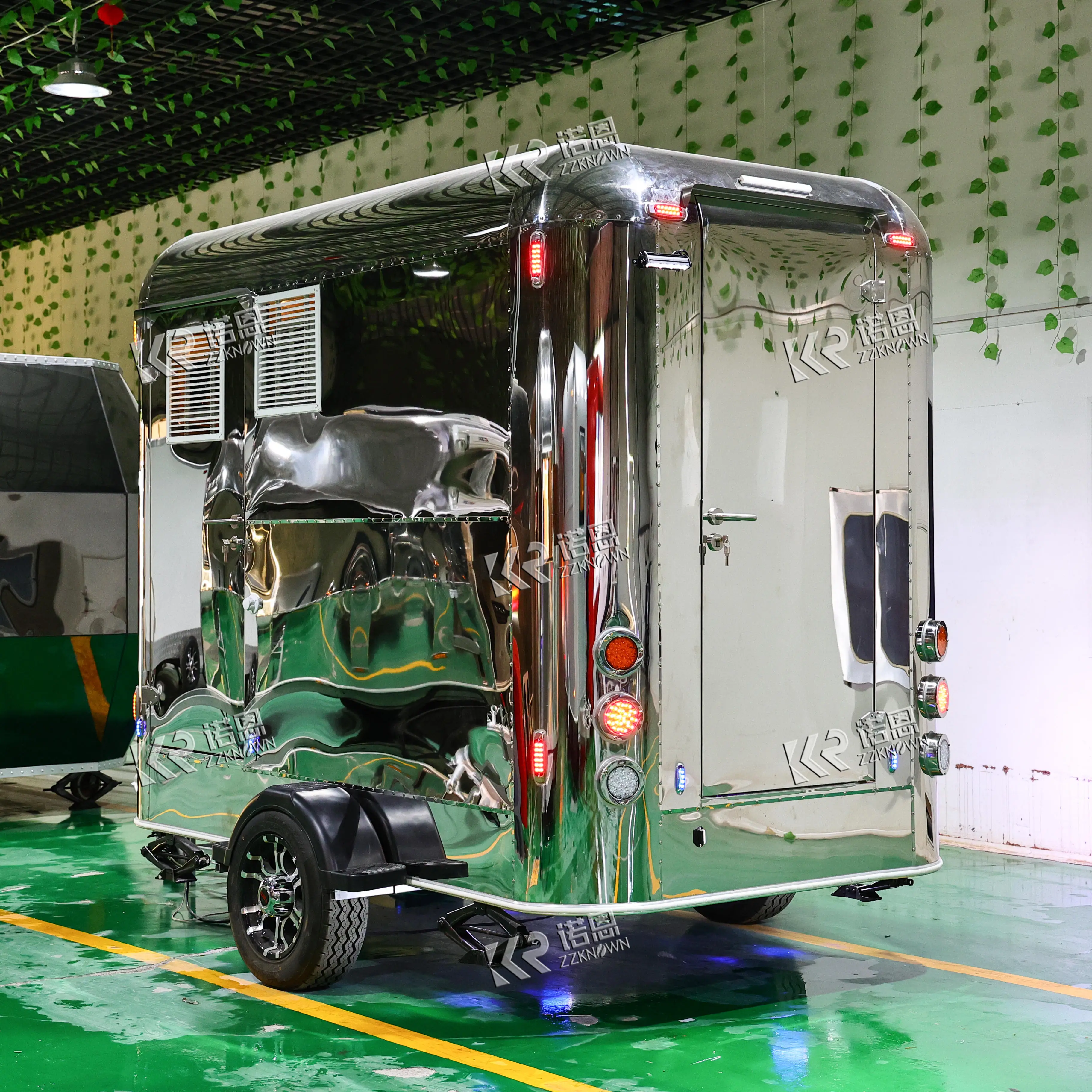 High Quality  Luxury Restroom Trailers Portable Toilet Low Price Portable Toilets Trailer for Events Wedding