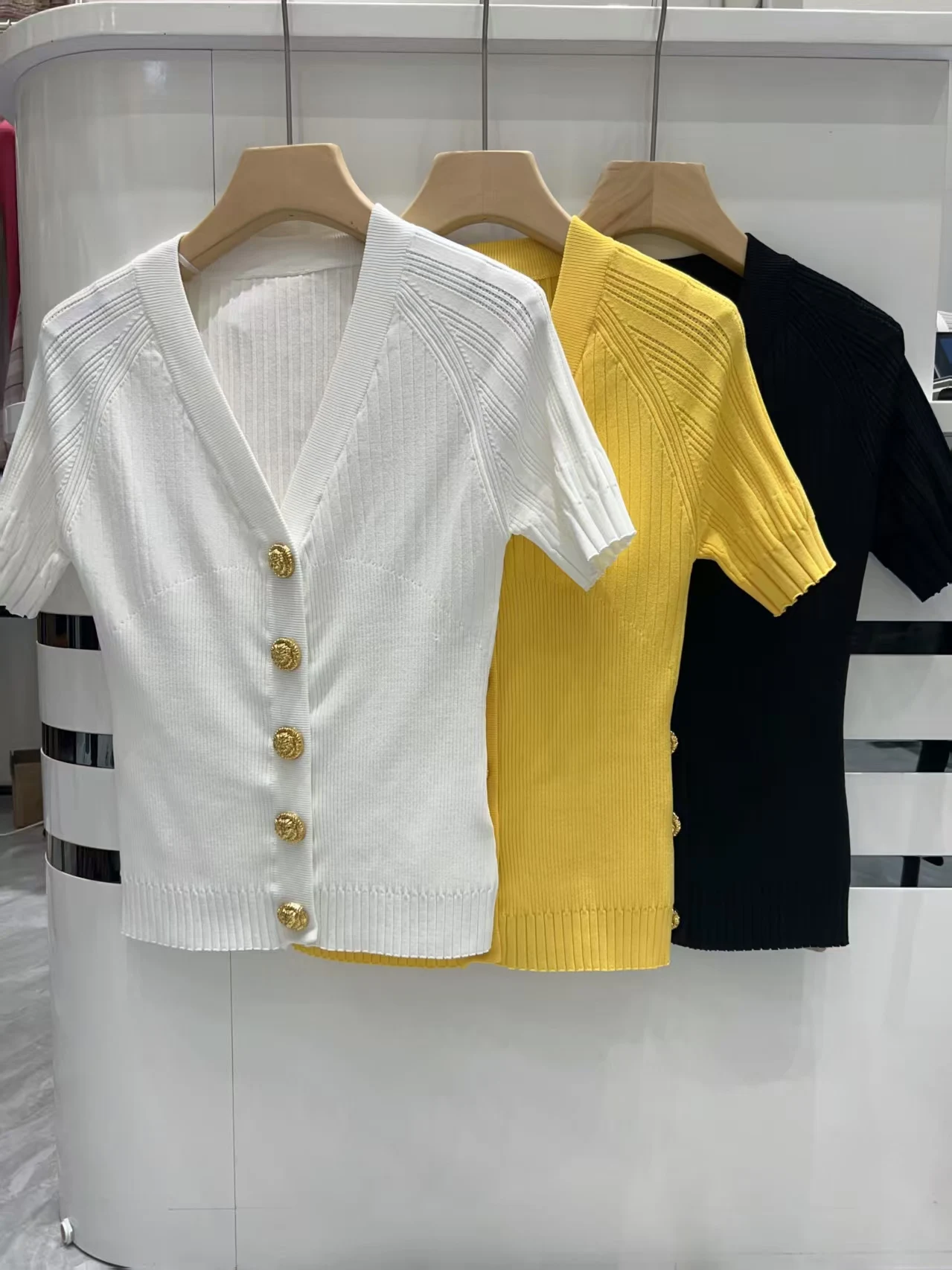

2026 New Style Hollow out Gold Buckle V-Neck Short Sleeve Ice Silk Knitted Open Cardigan Women Summer Thin Short Top