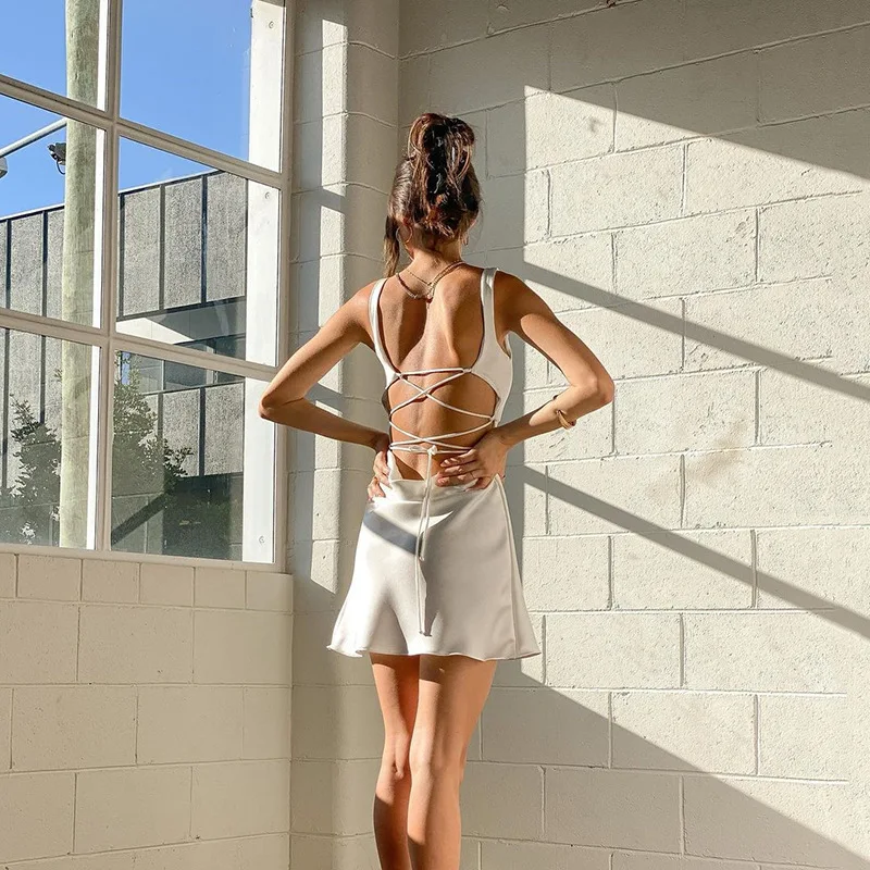 トレンディなセクシーなホローアウトストラップ2022夏新作バックレスタイローカットボディコンドレス