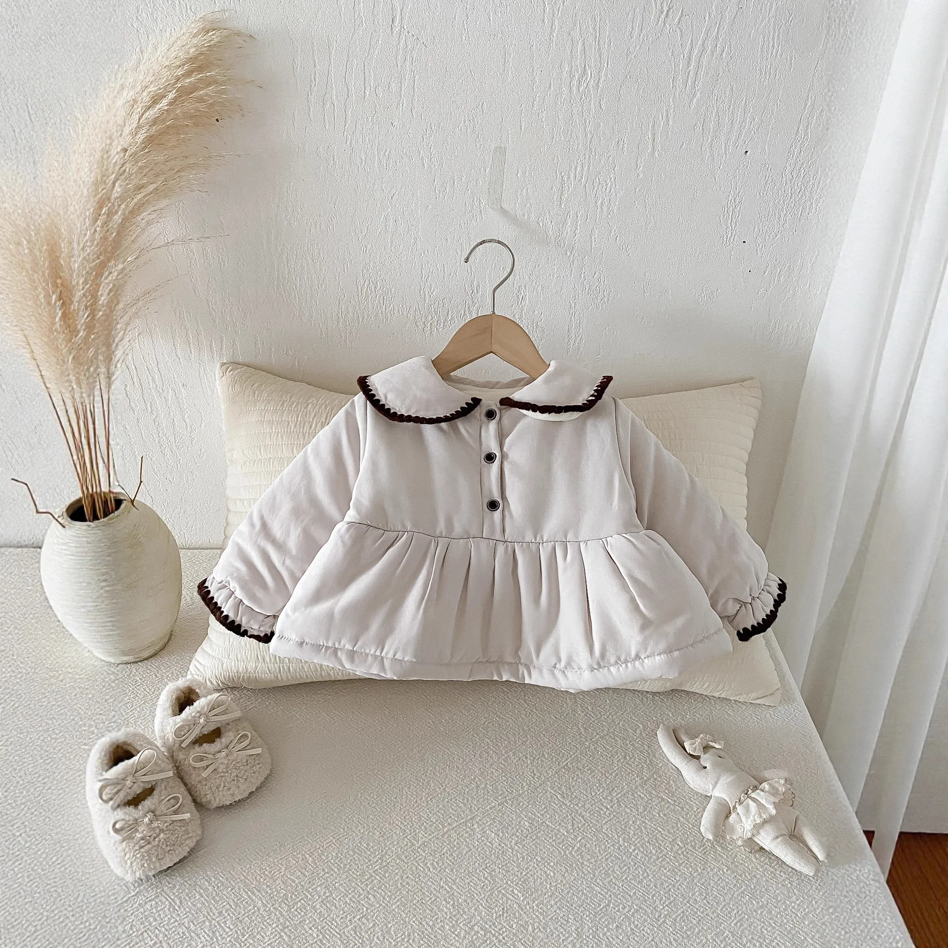 2025 Winter Girls' Velvet Coat with Western Style Doll Collar, Cotton Clip Thick Cotton Coat for Outer Wearing, Warm Cotton Coat